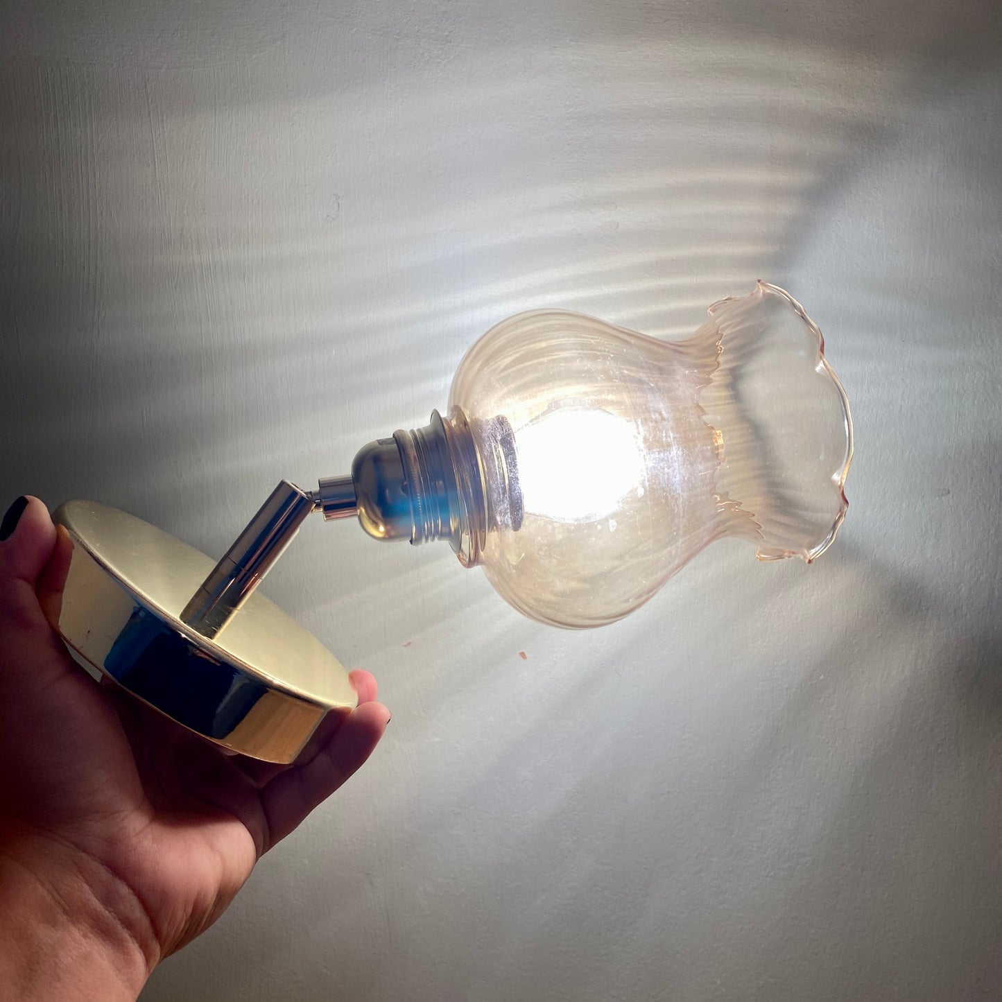 Applique tulipe vintage en verre ambrée