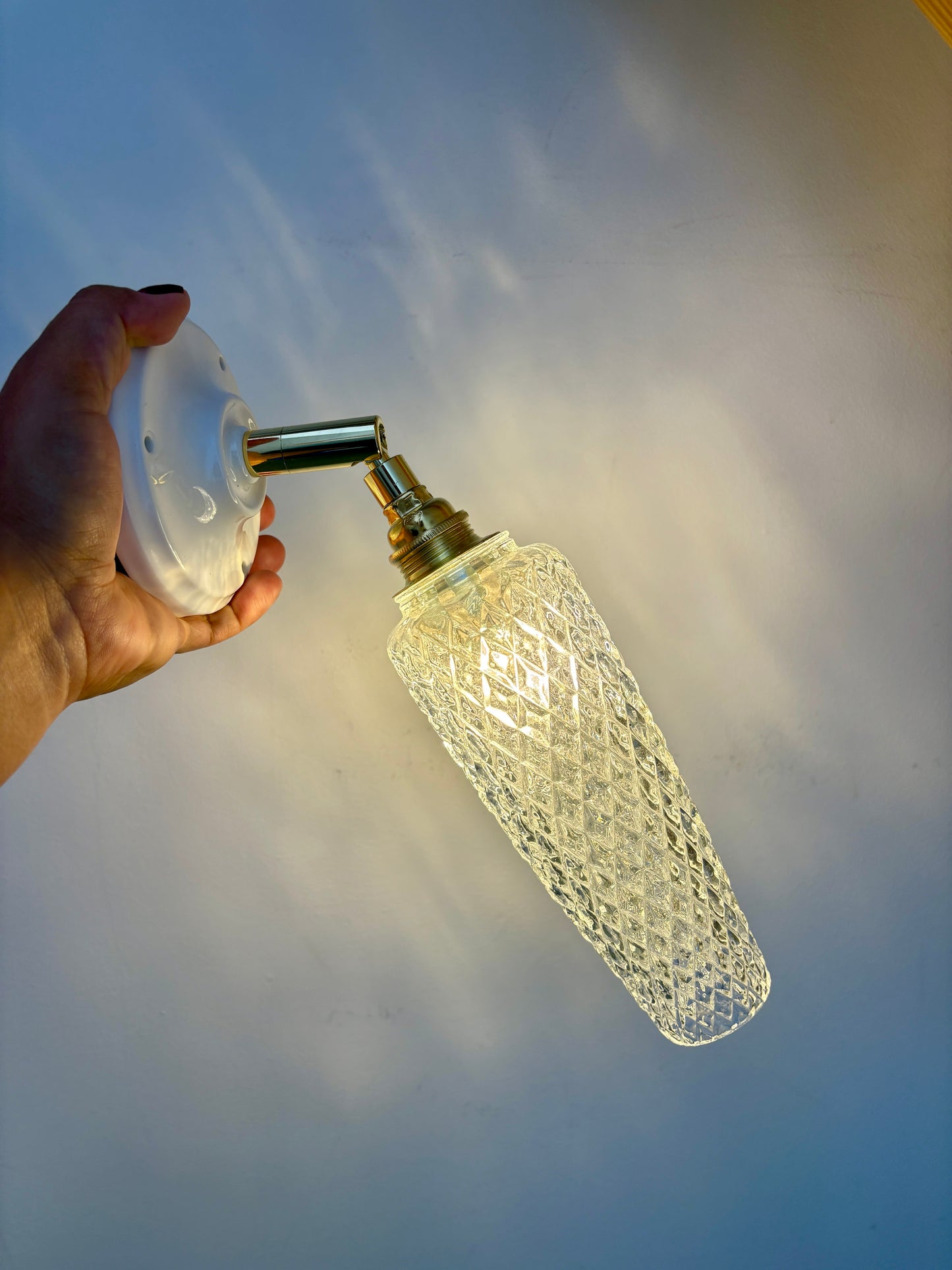 Applique tulipe vintage en verre moulé transparent