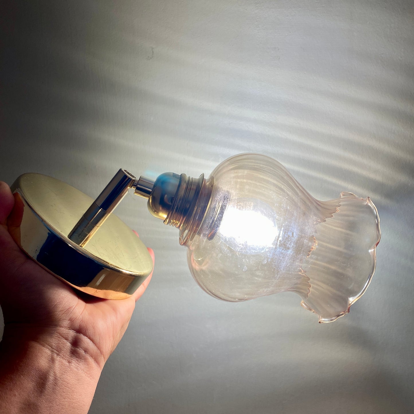 Applique tulipe vintage en verre ambrée