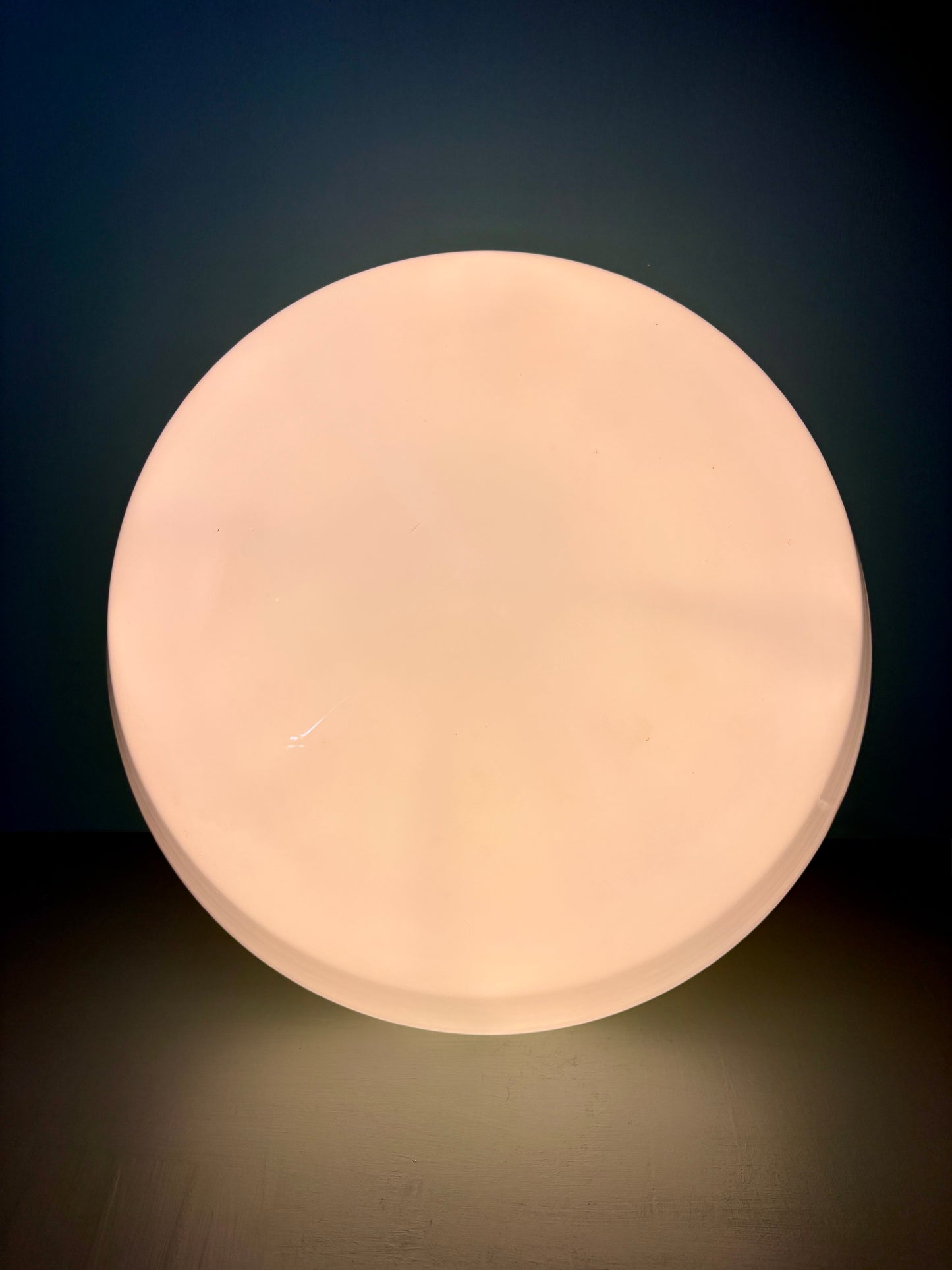 Applique ou plafonnier globe vintage Mazda XXL en opaline blanche