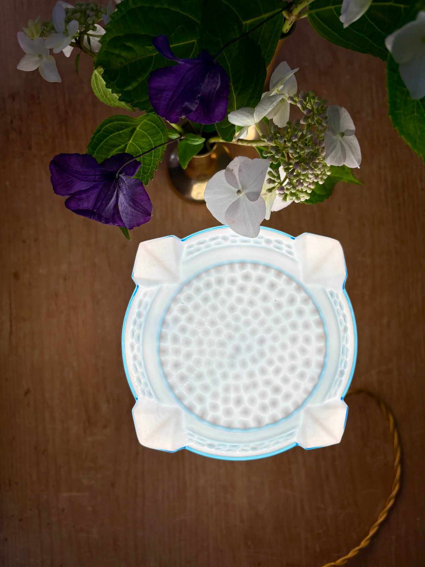 Lampe à poser globe vintage art déco en opaline bleue