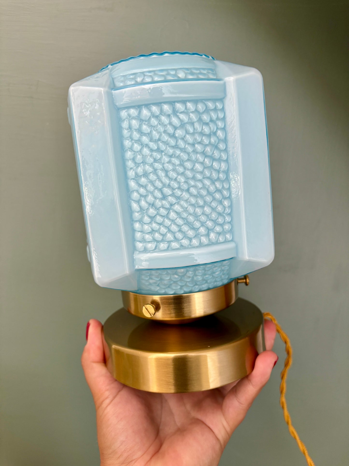 Lampe à poser globe vintage art déco en opaline bleue