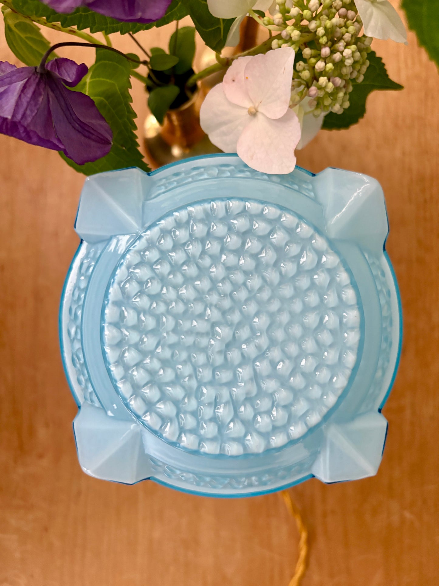 Lampe à poser globe vintage art déco en opaline bleue