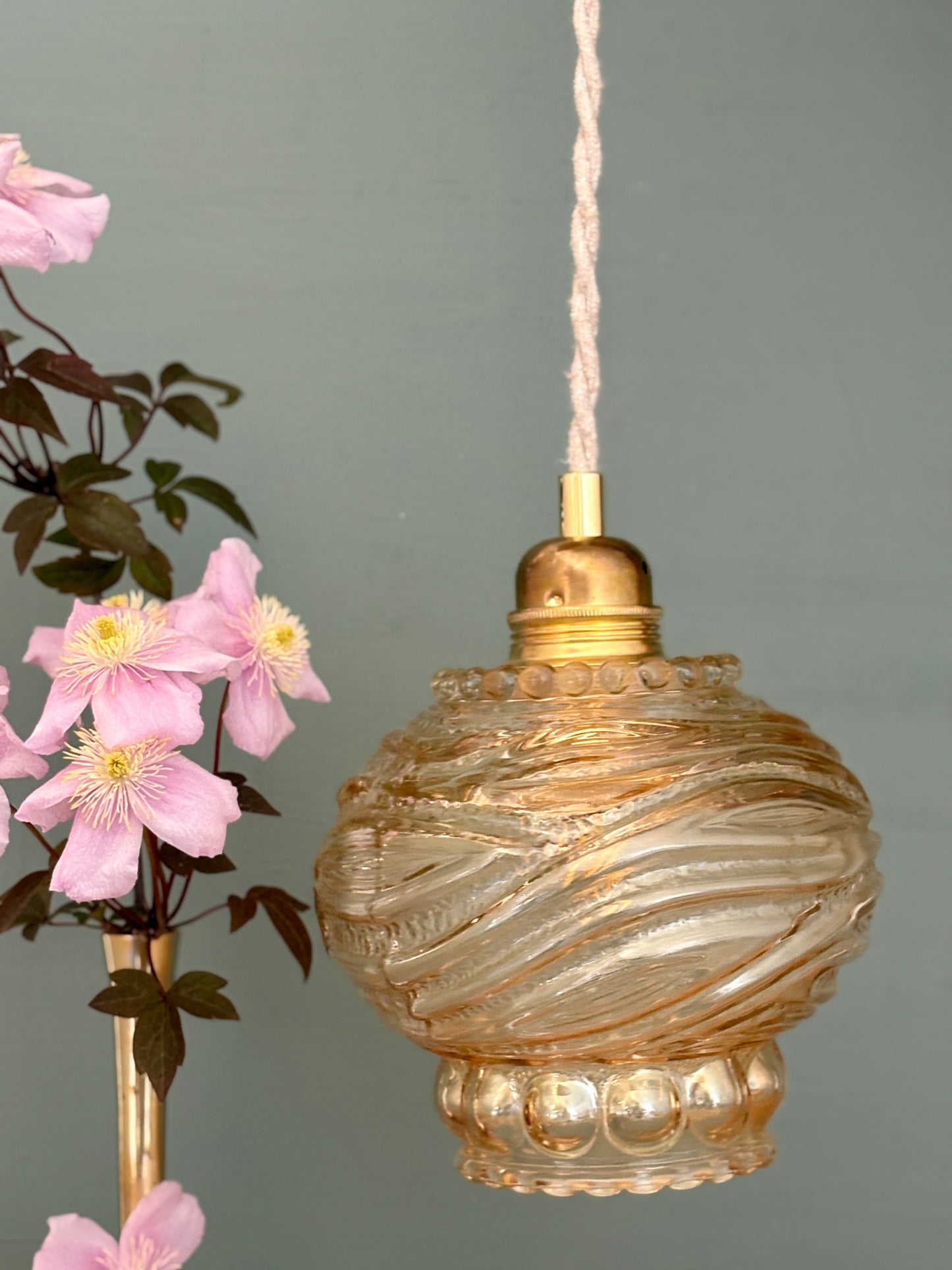 Suspension globe vintage en verre ambré (SP1)