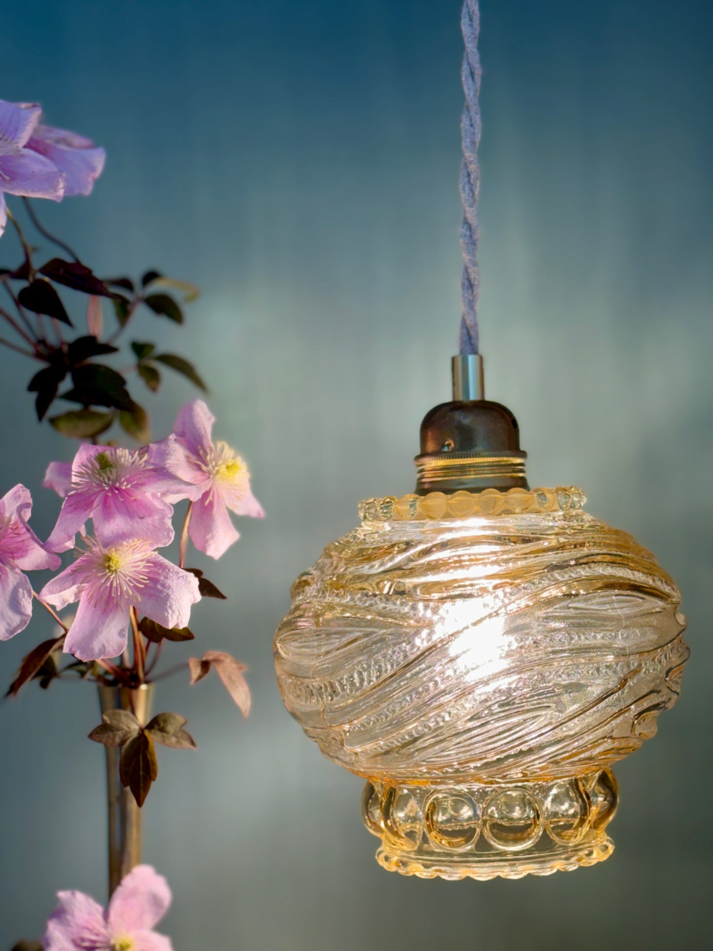 Suspension globe vintage en verre ambré (SP1)