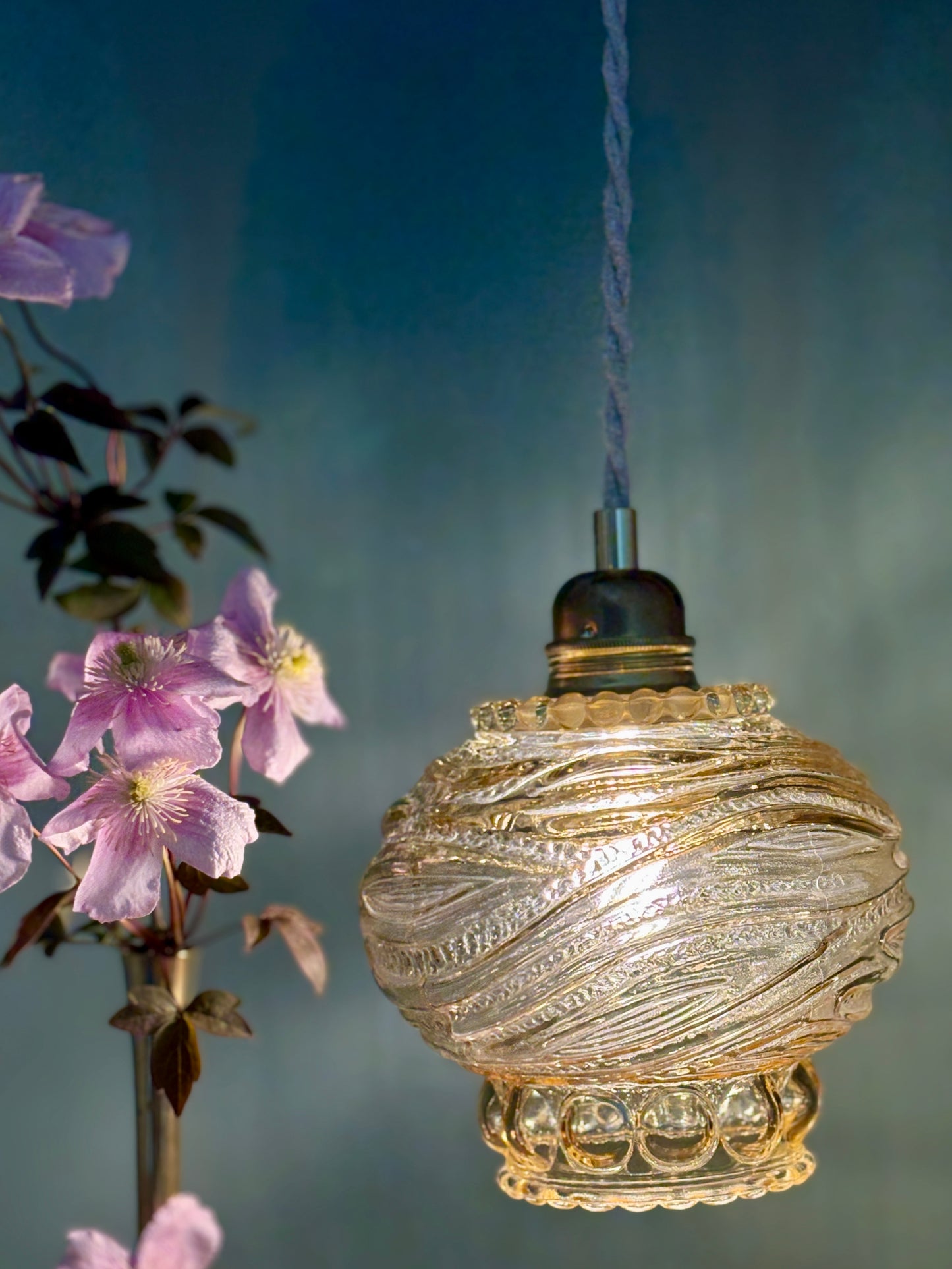 Suspension globe vintage en verre ambré (SP1)