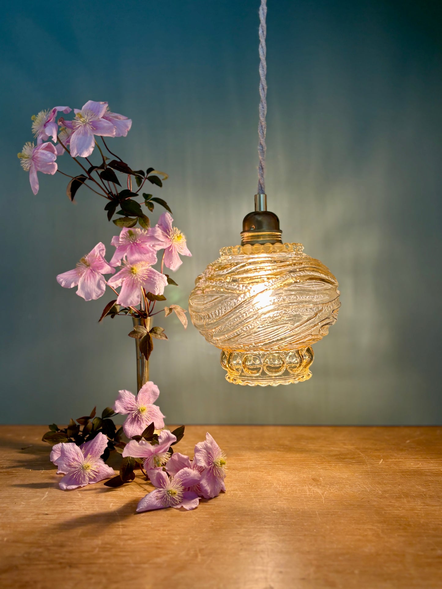 Suspension globe vintage en verre ambré (SP1)