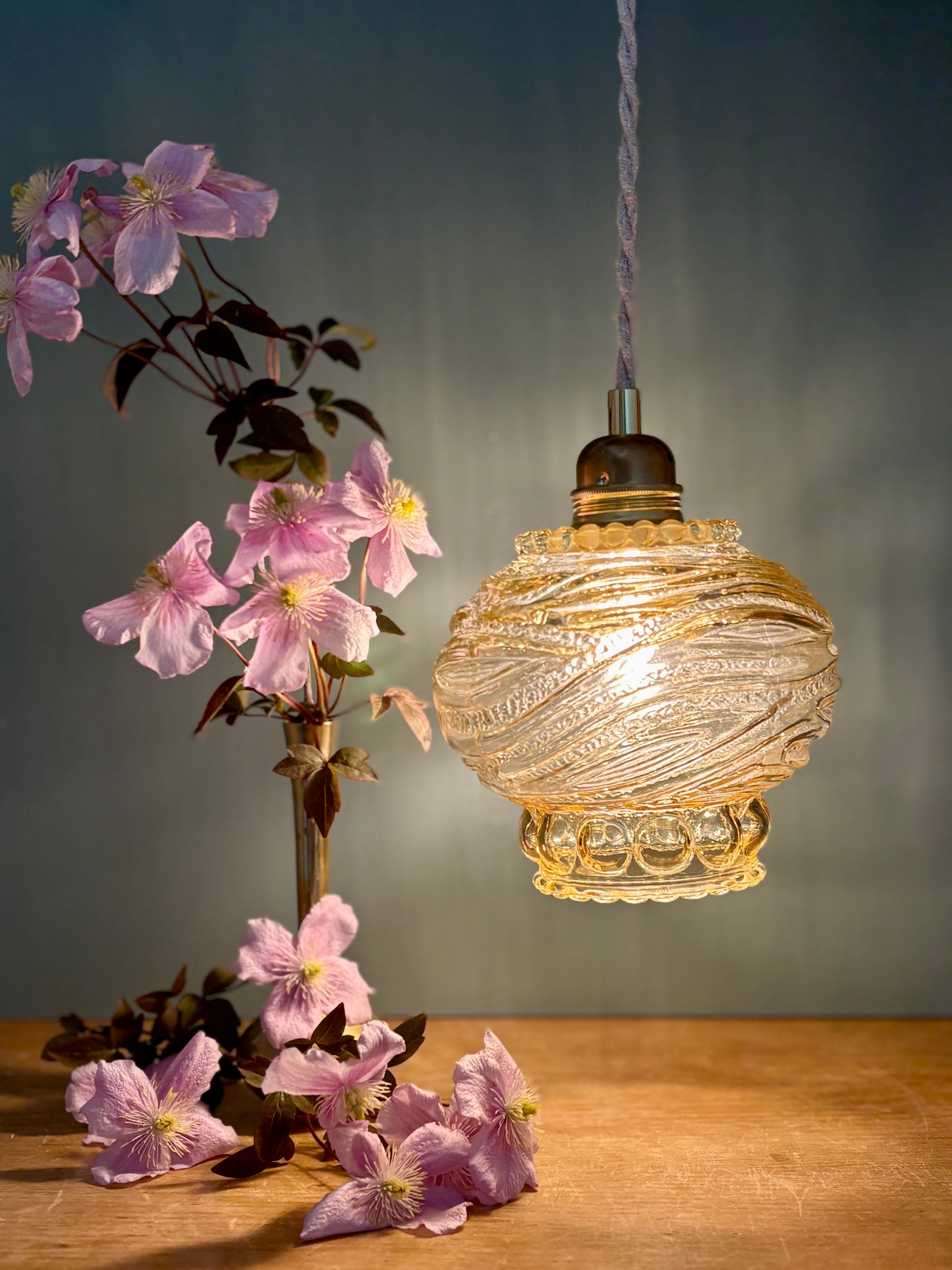 Suspension globe vintage en verre ambré (SP1)