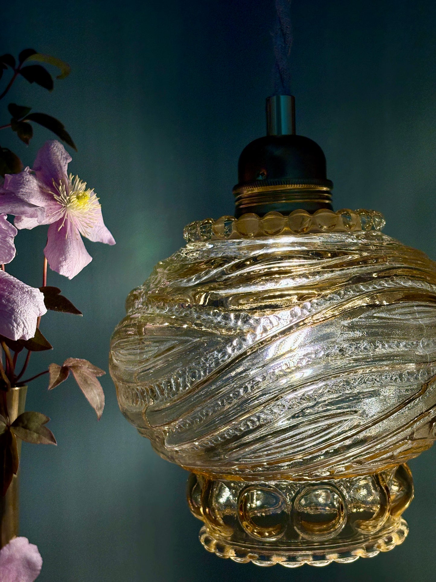 Suspension globe vintage en verre ambré (SP1)