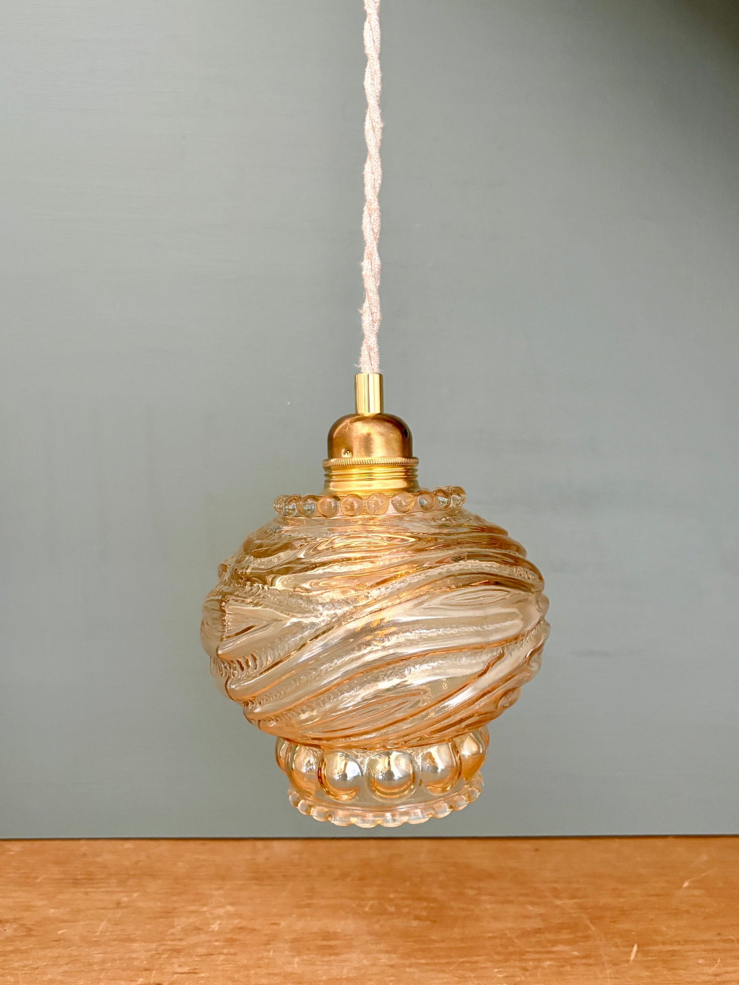 Suspension globe vintage en verre ambré (SP1)