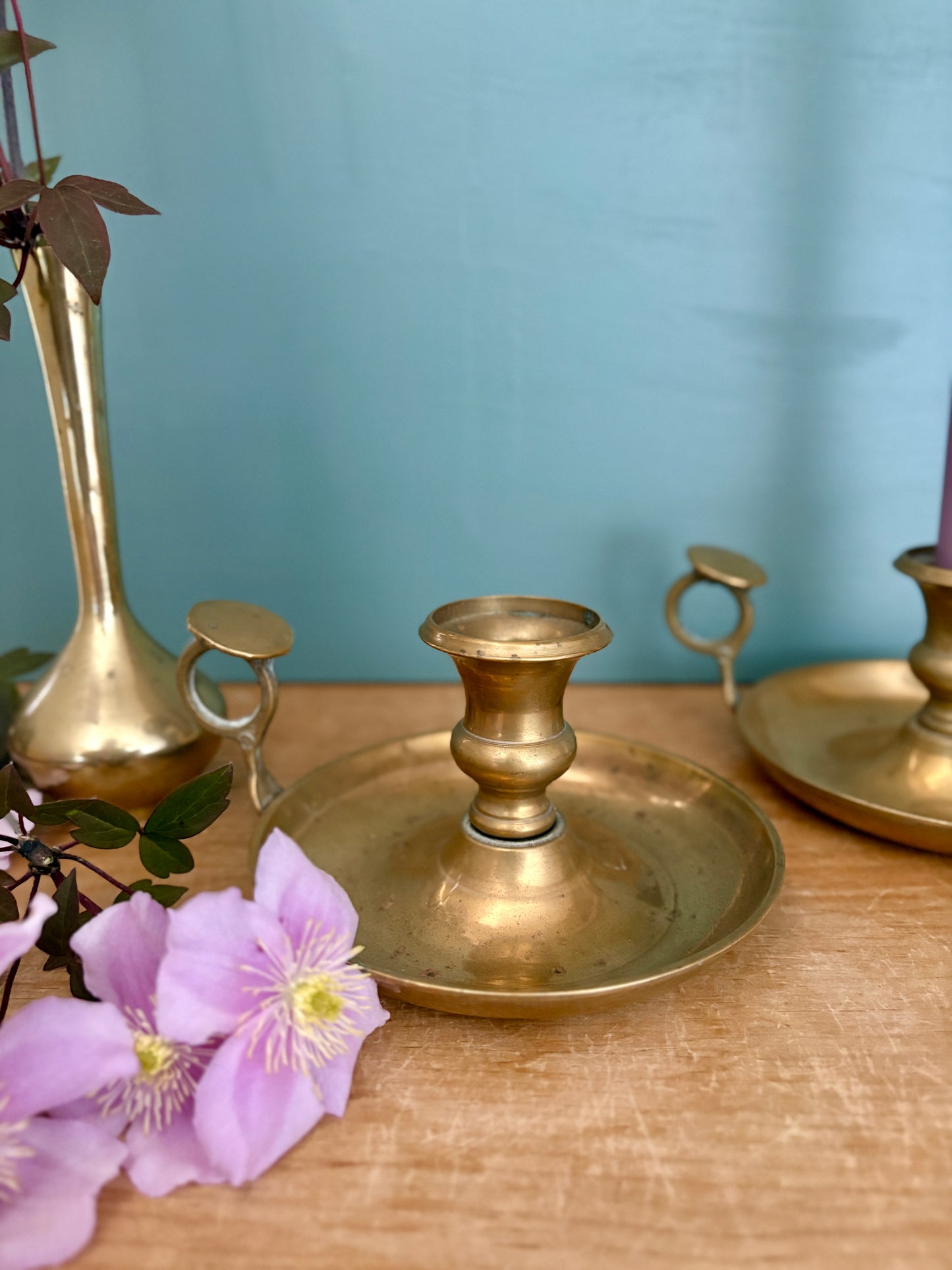 Lot de 2 bougeoirs anciens en laiton (CL1)