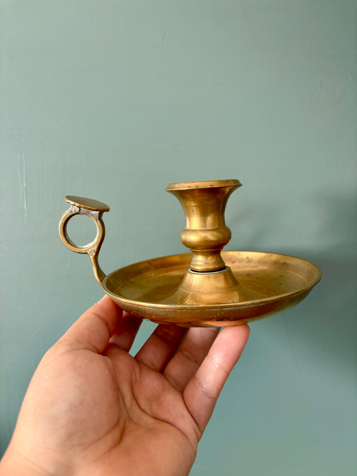 Lot de 2 bougeoirs anciens en laiton (CL1)