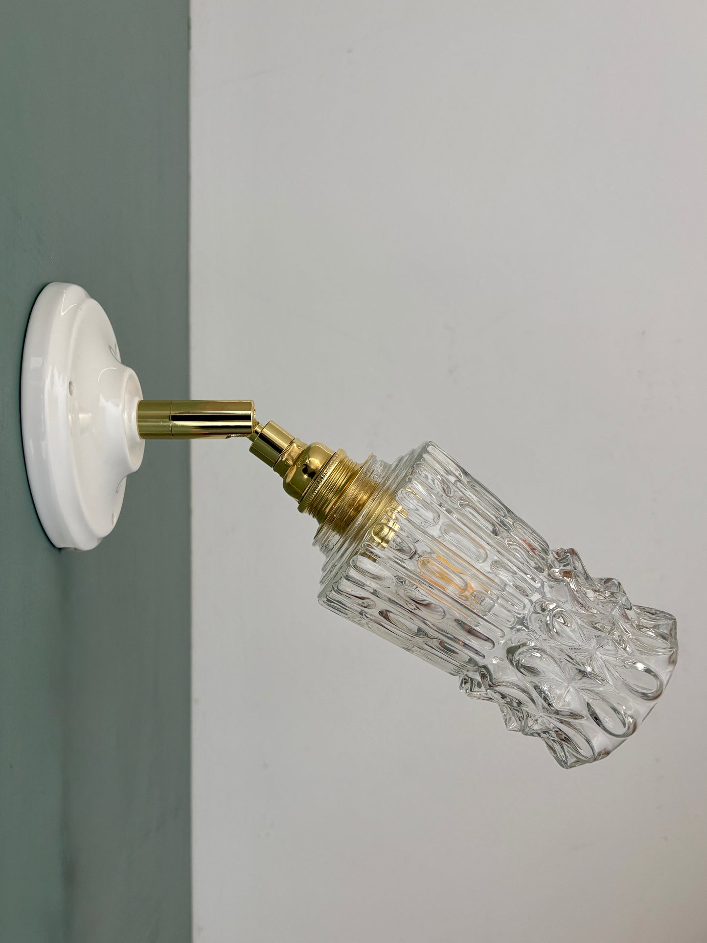 Applique tulipe vintage en verre pointe moulé transparent