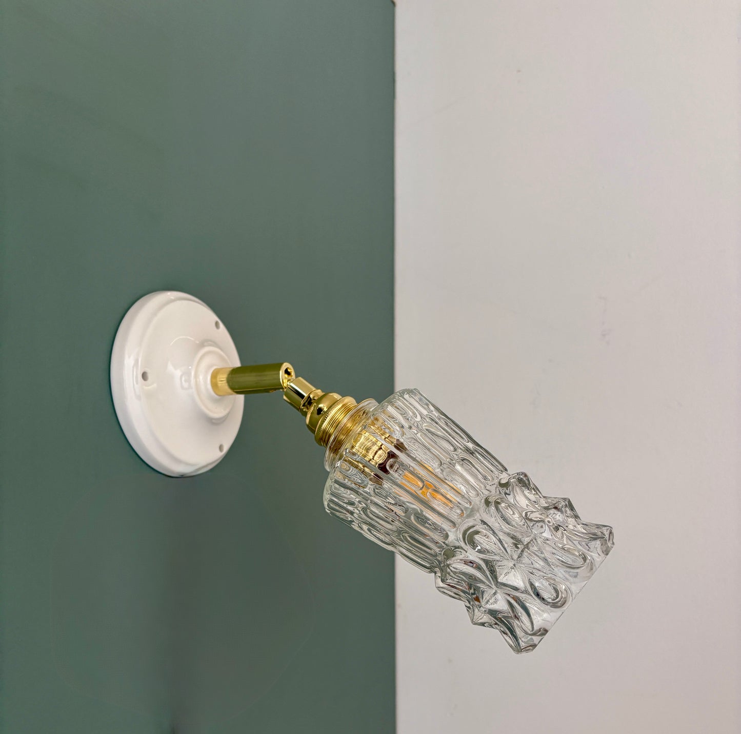 Applique tulipe vintage en verre pointe moulé transparent