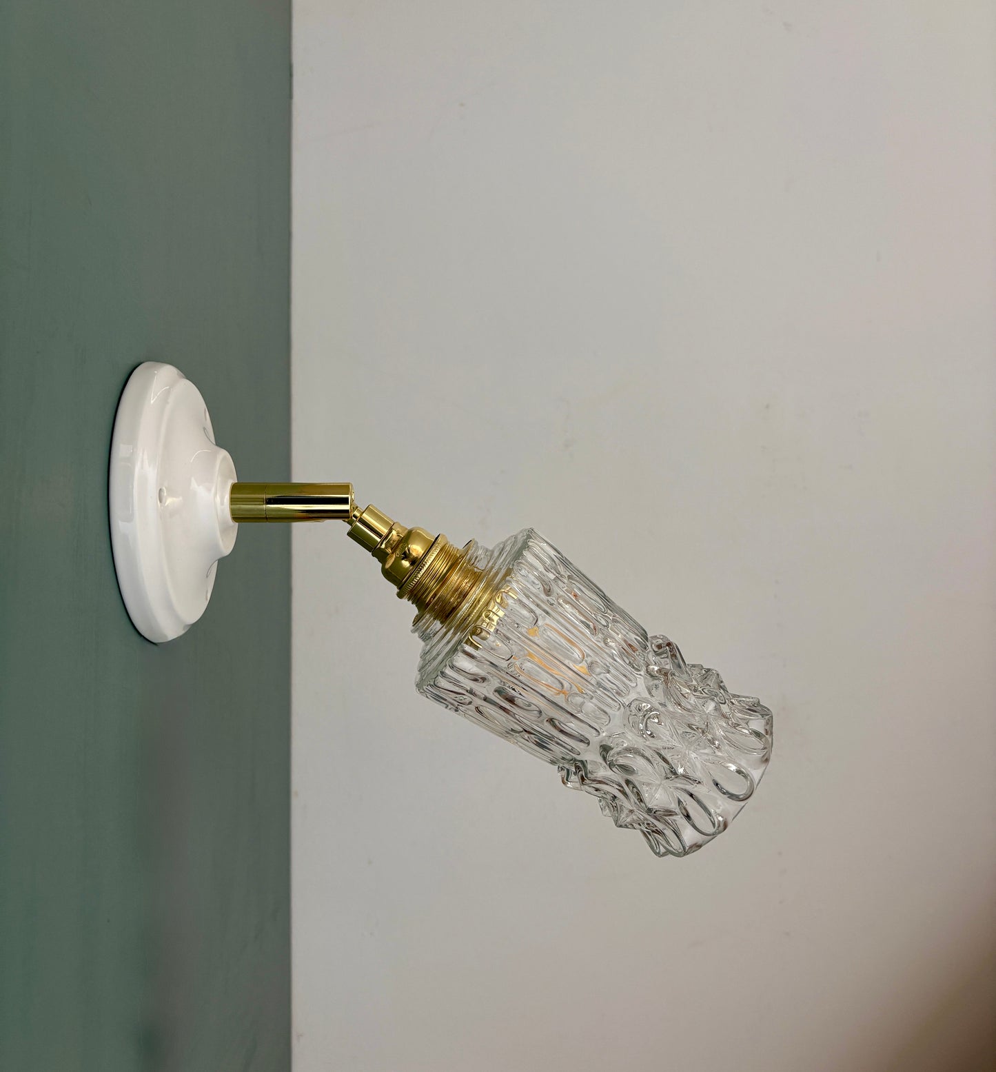 Applique tulipe vintage en verre pointe moulé transparent