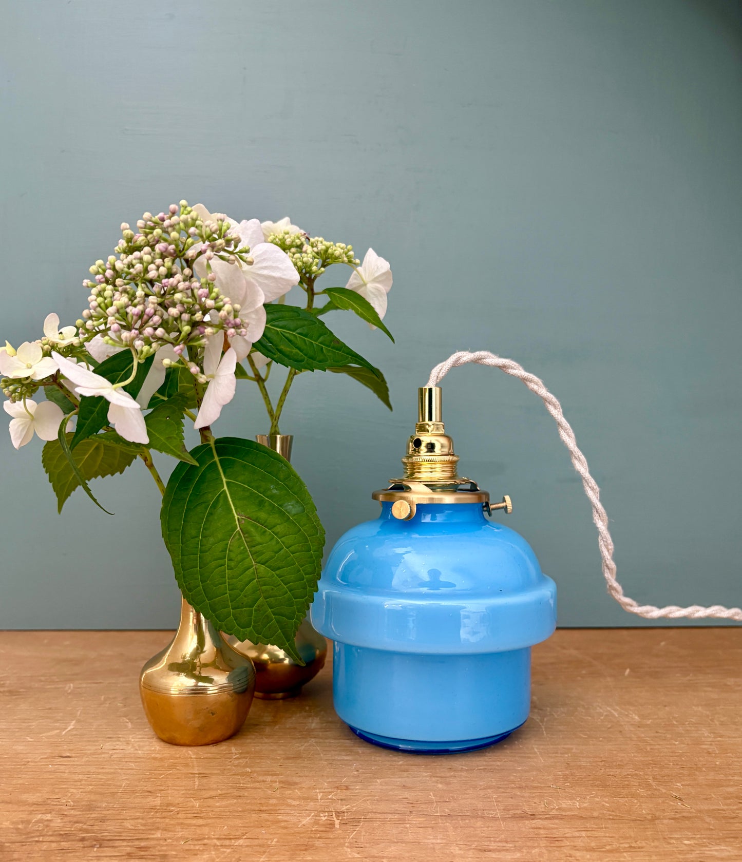 Suspension globe vintage en opaline bleue