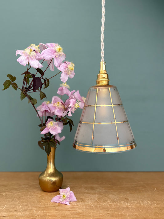 Suspension tulipe vintage en verre blanc et or