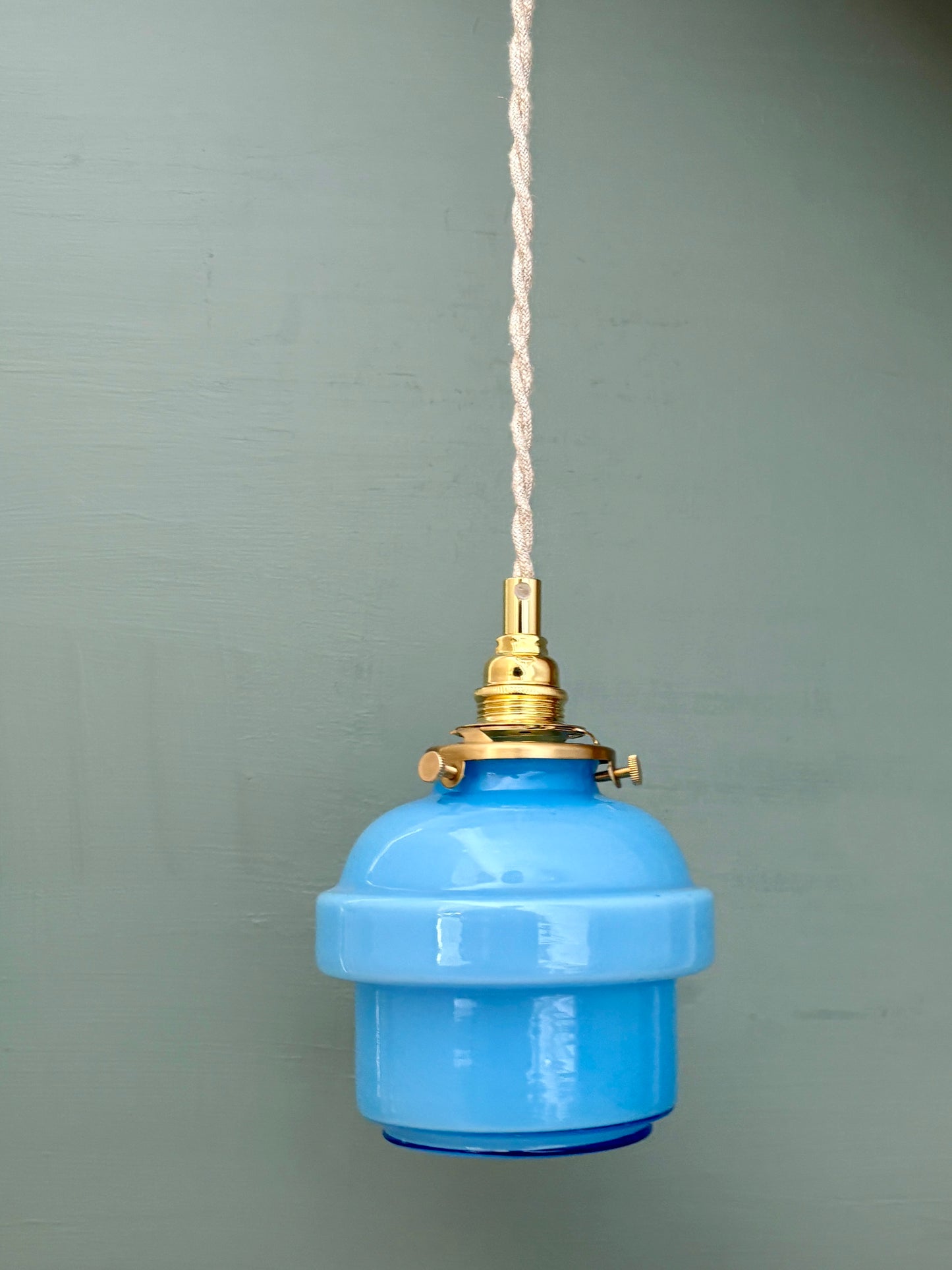 Suspension globe vintage en opaline bleue