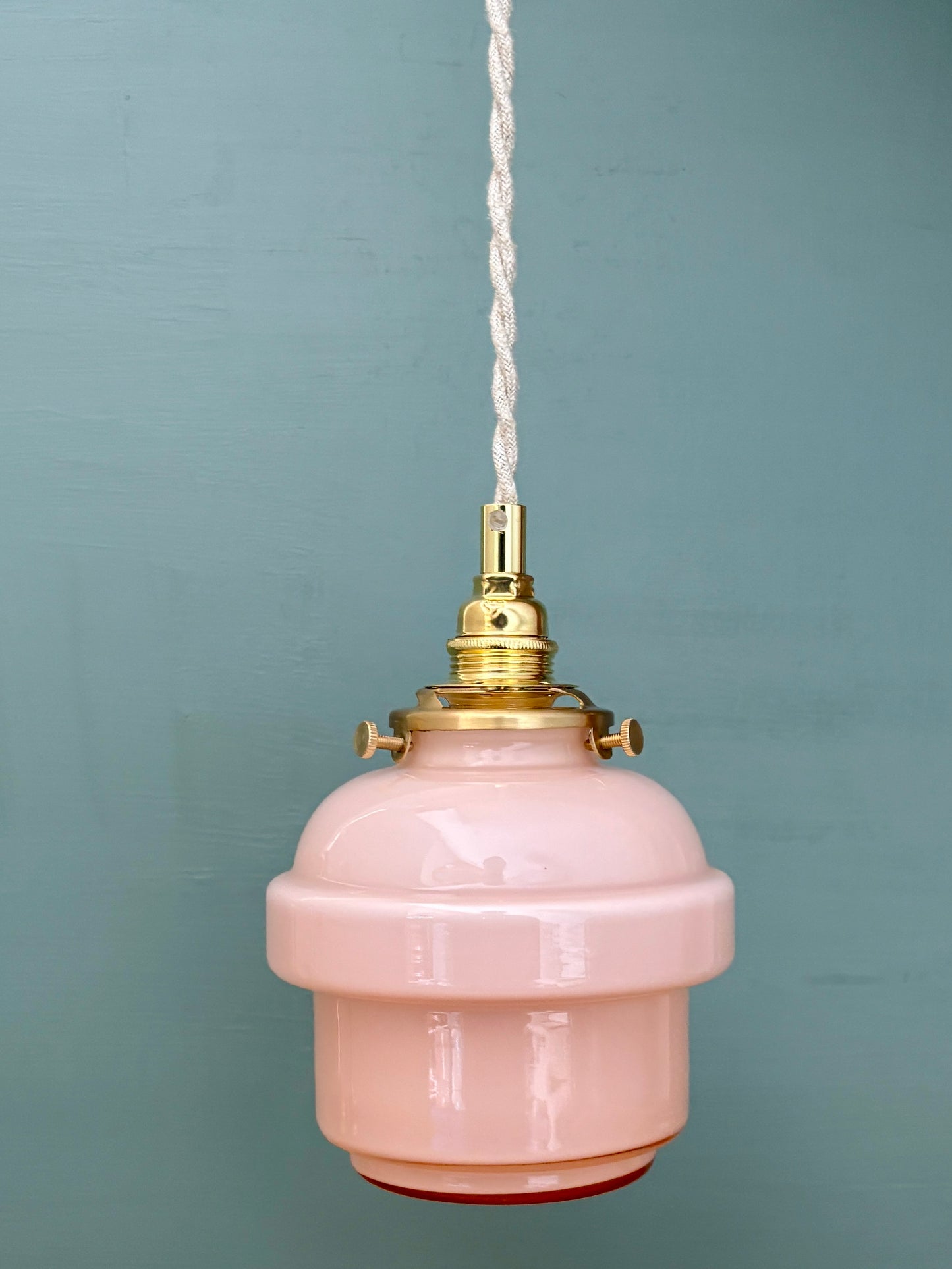 Suspension globe vintage en opaline rose