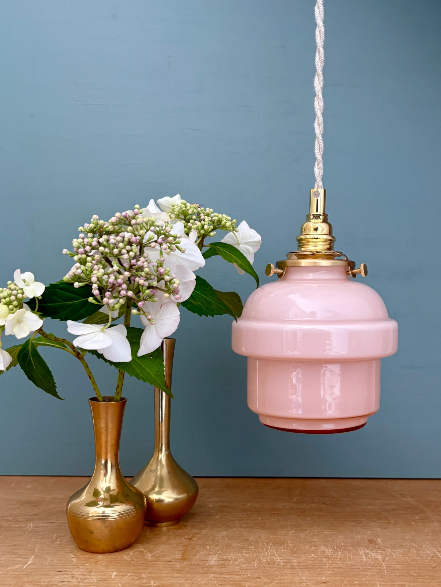 Suspension globe vintage en opaline rose