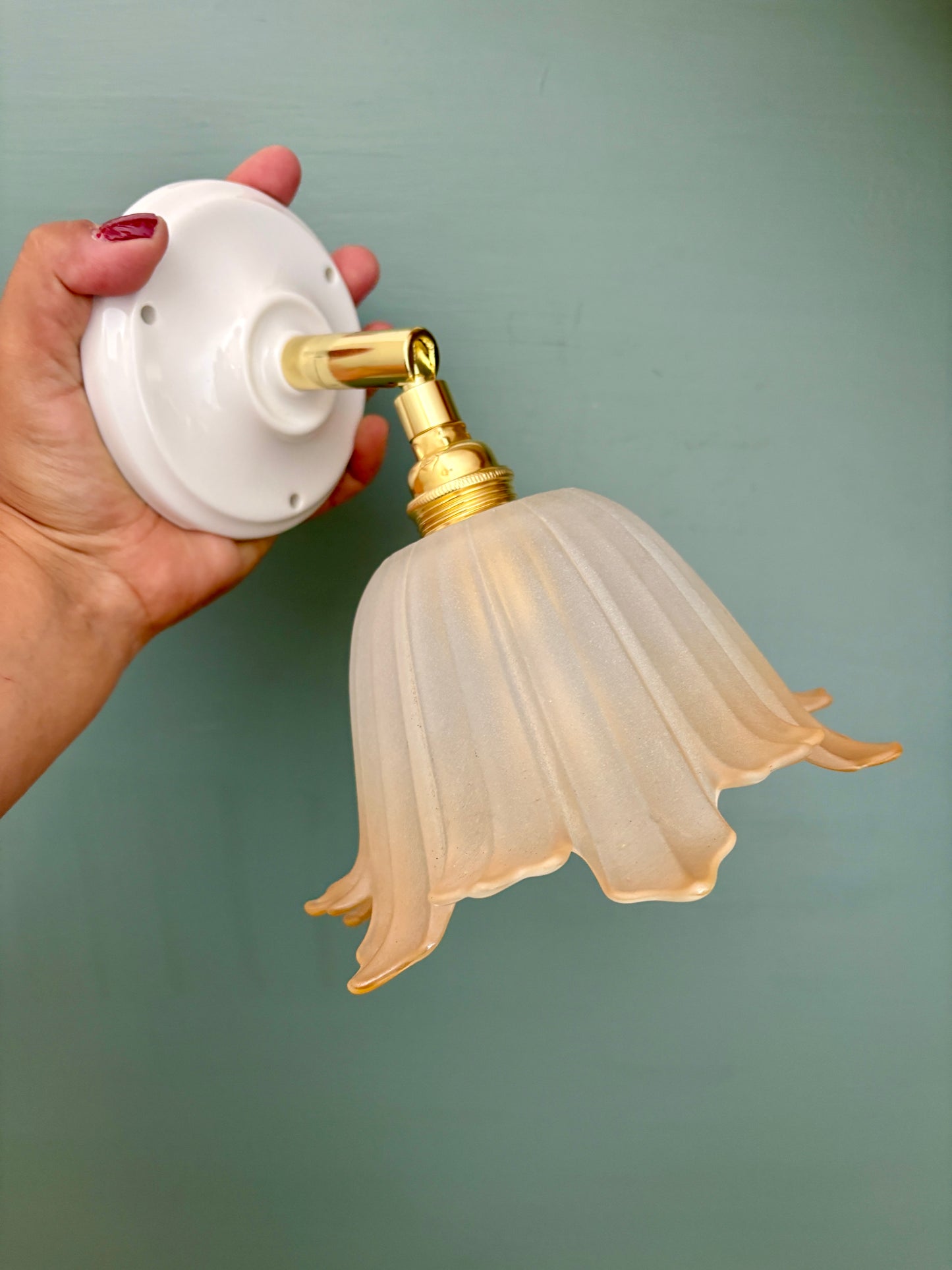 Applique tulipe vintage en verre dépoli blanc et brun