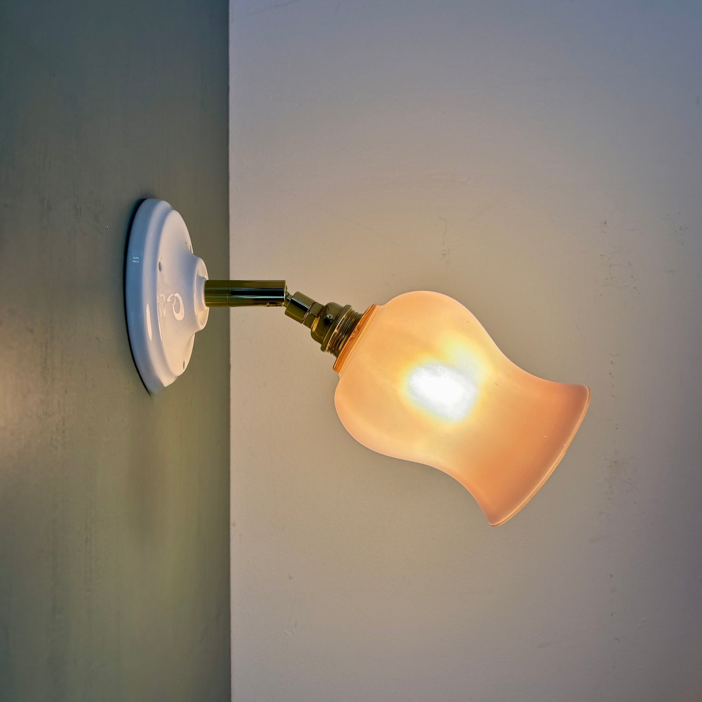 Applique tulipe vintage en opaline rose