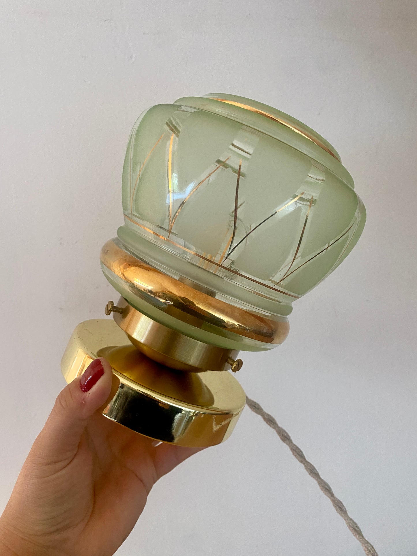 Lampe à poser globe vintage art déco en verre mint et doré