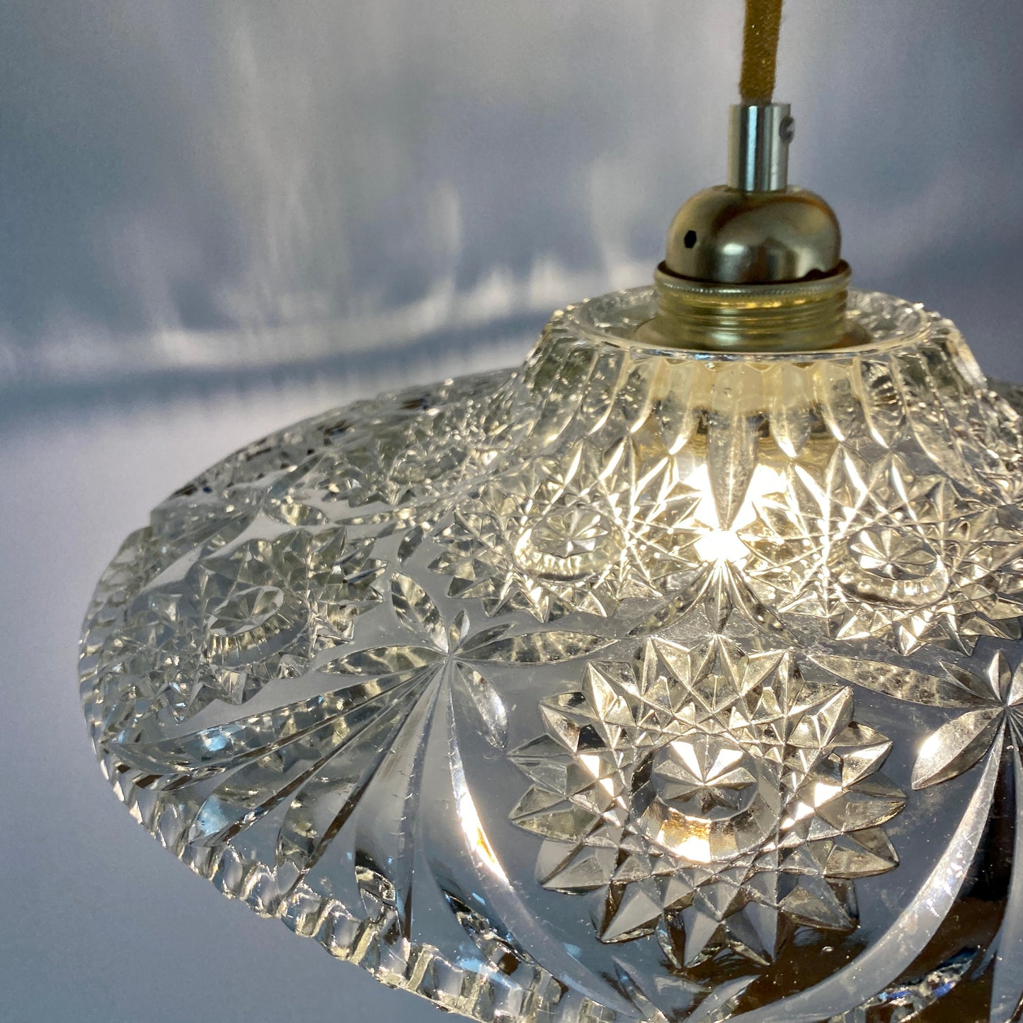 Suspension abat-jour vintage en verre moulé - collection vaisselle -