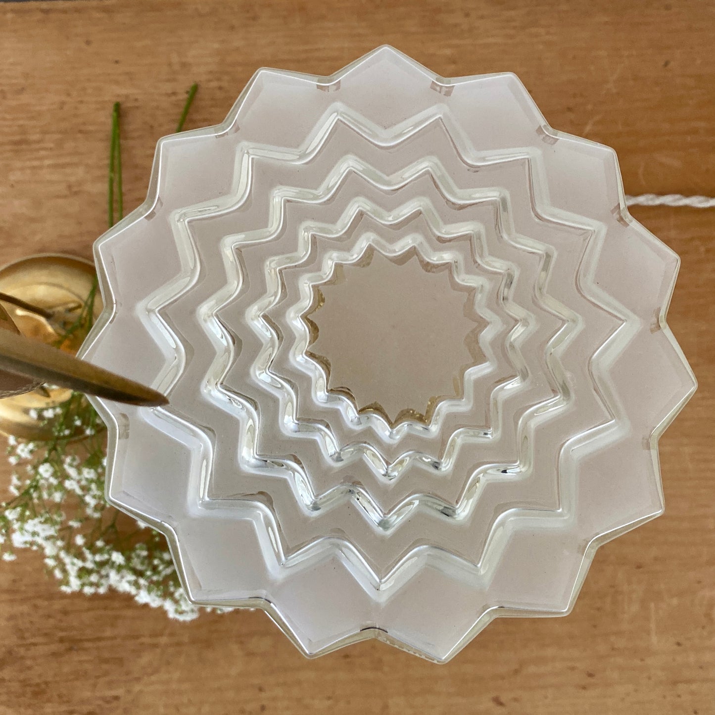 Lampe à poser globe vintage art déco en verre dépoli