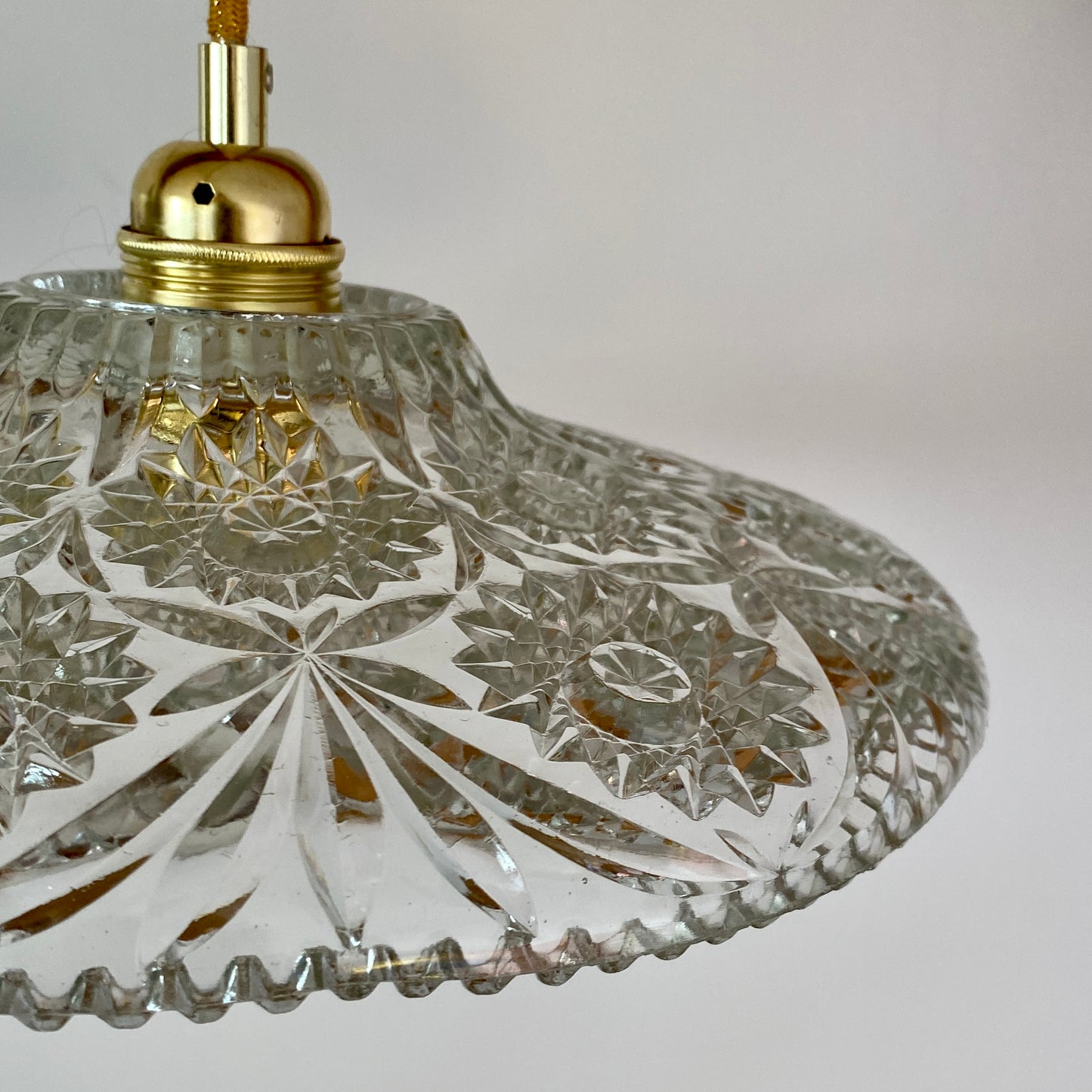 Suspension abat-jour vintage en verre moulé - collection vaisselle -