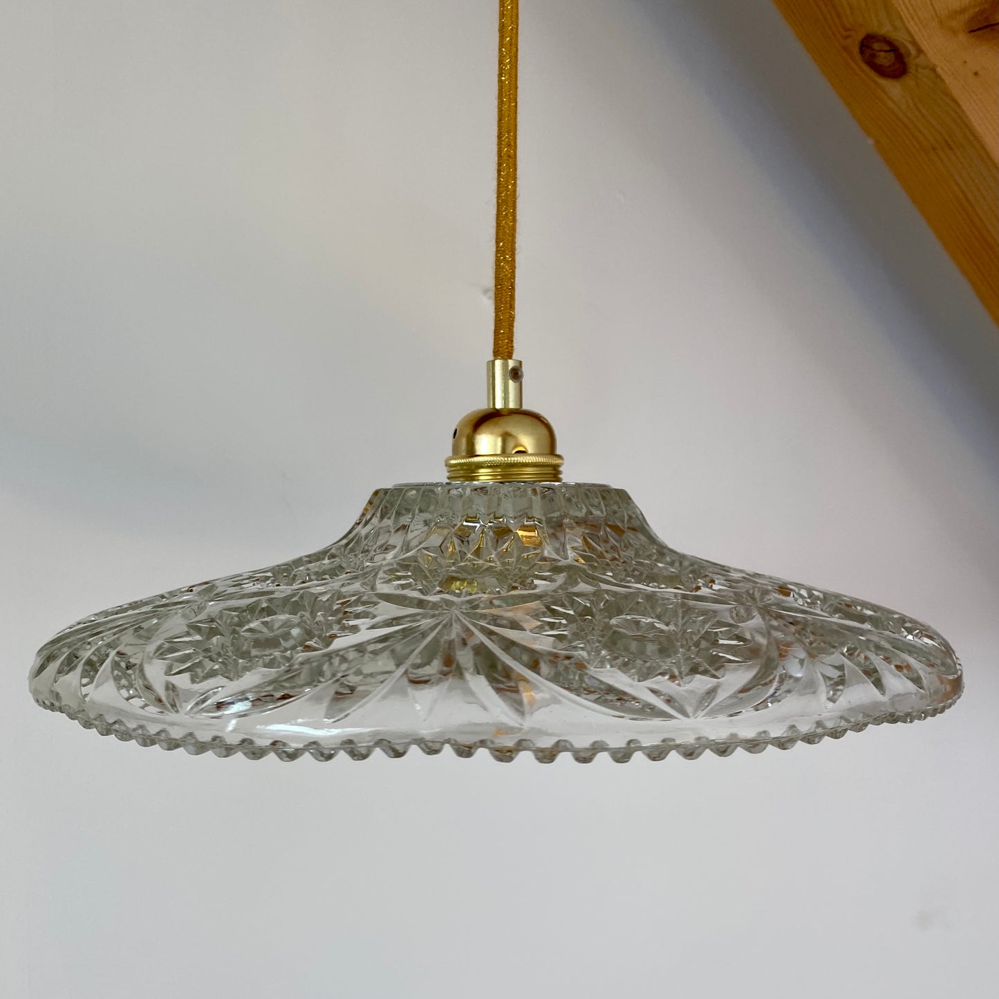 Suspension abat-jour vintage en verre moulé - collection vaisselle -