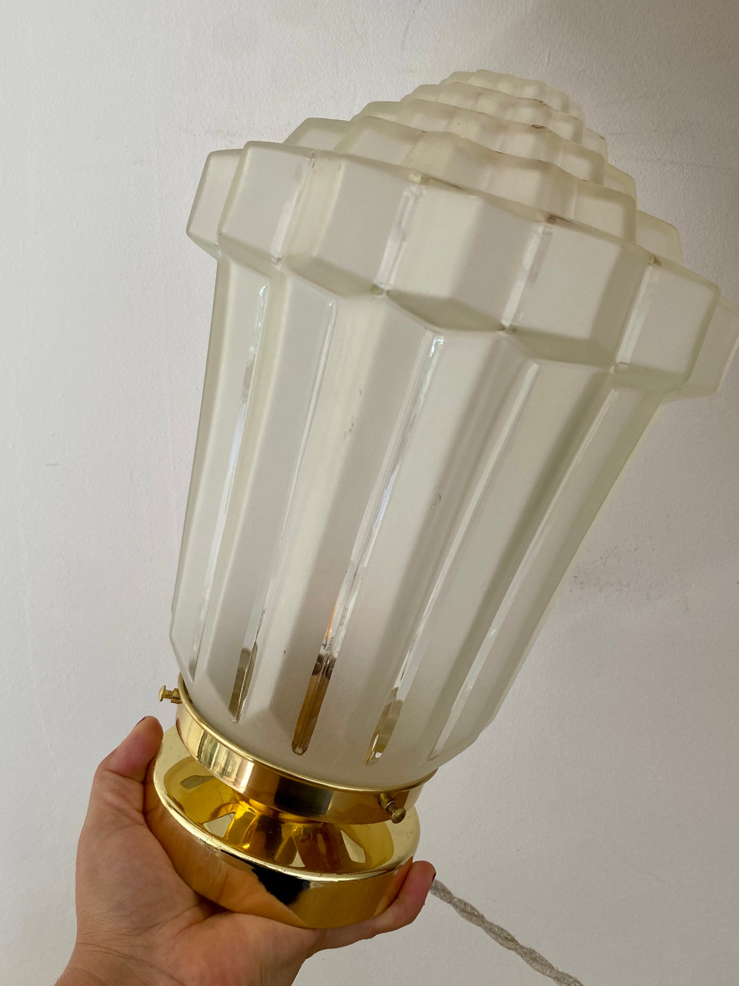 Lampe à poser globe vintage art déco en verre dépoli