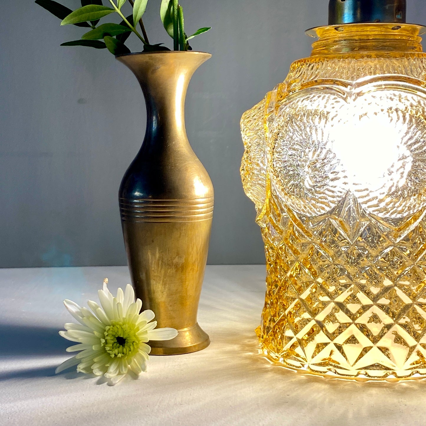 Baladeuse globe vintage en verre ambré