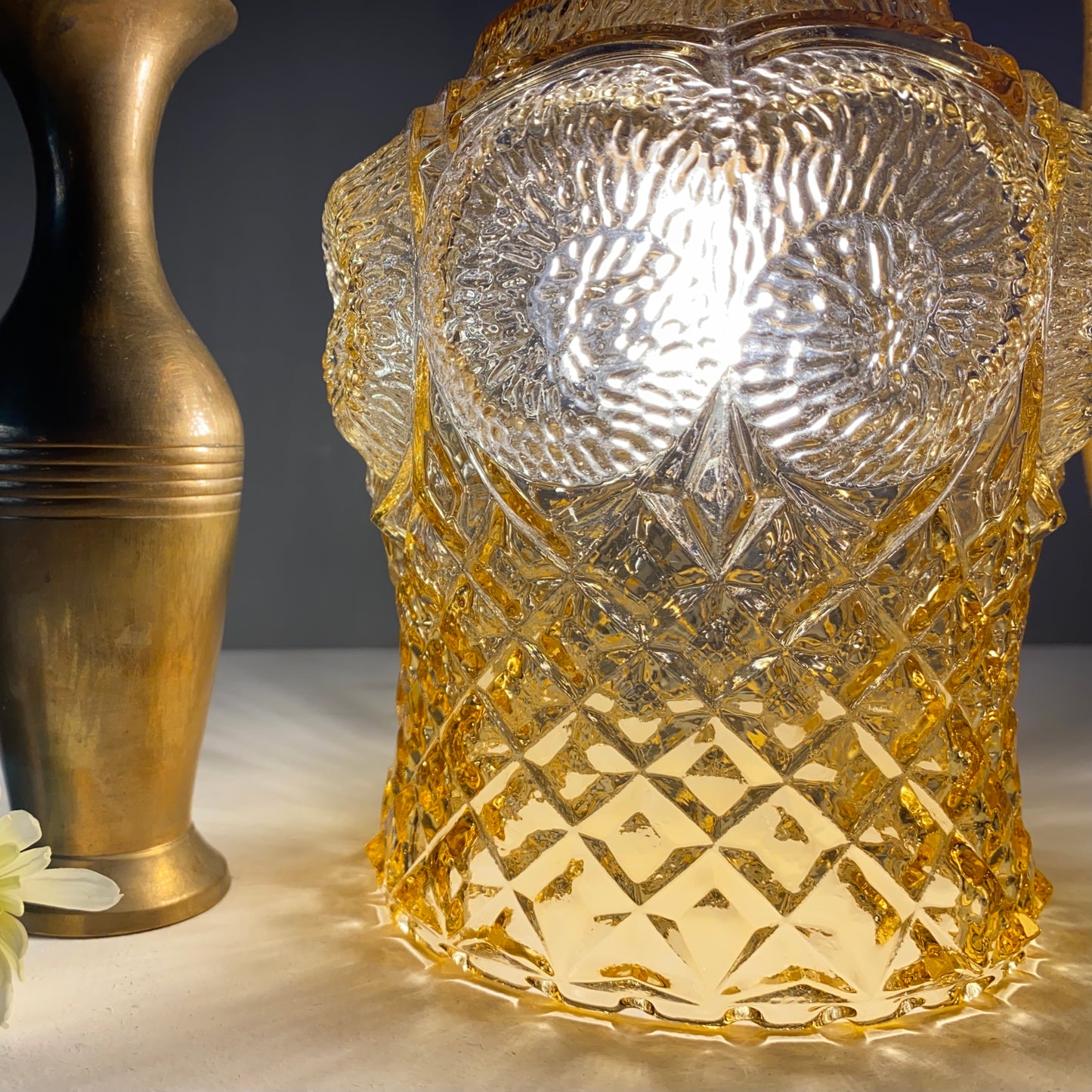 Baladeuse globe vintage en verre ambré