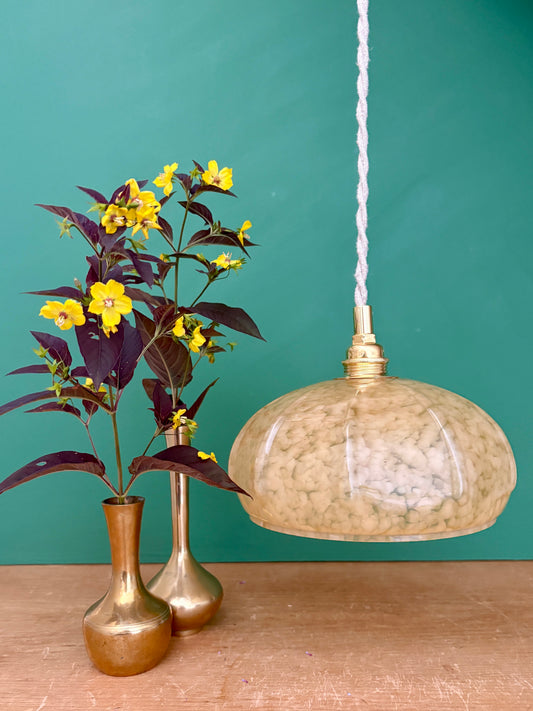 Suspension abat-jour vintage art déco en verre de Clichy jaune