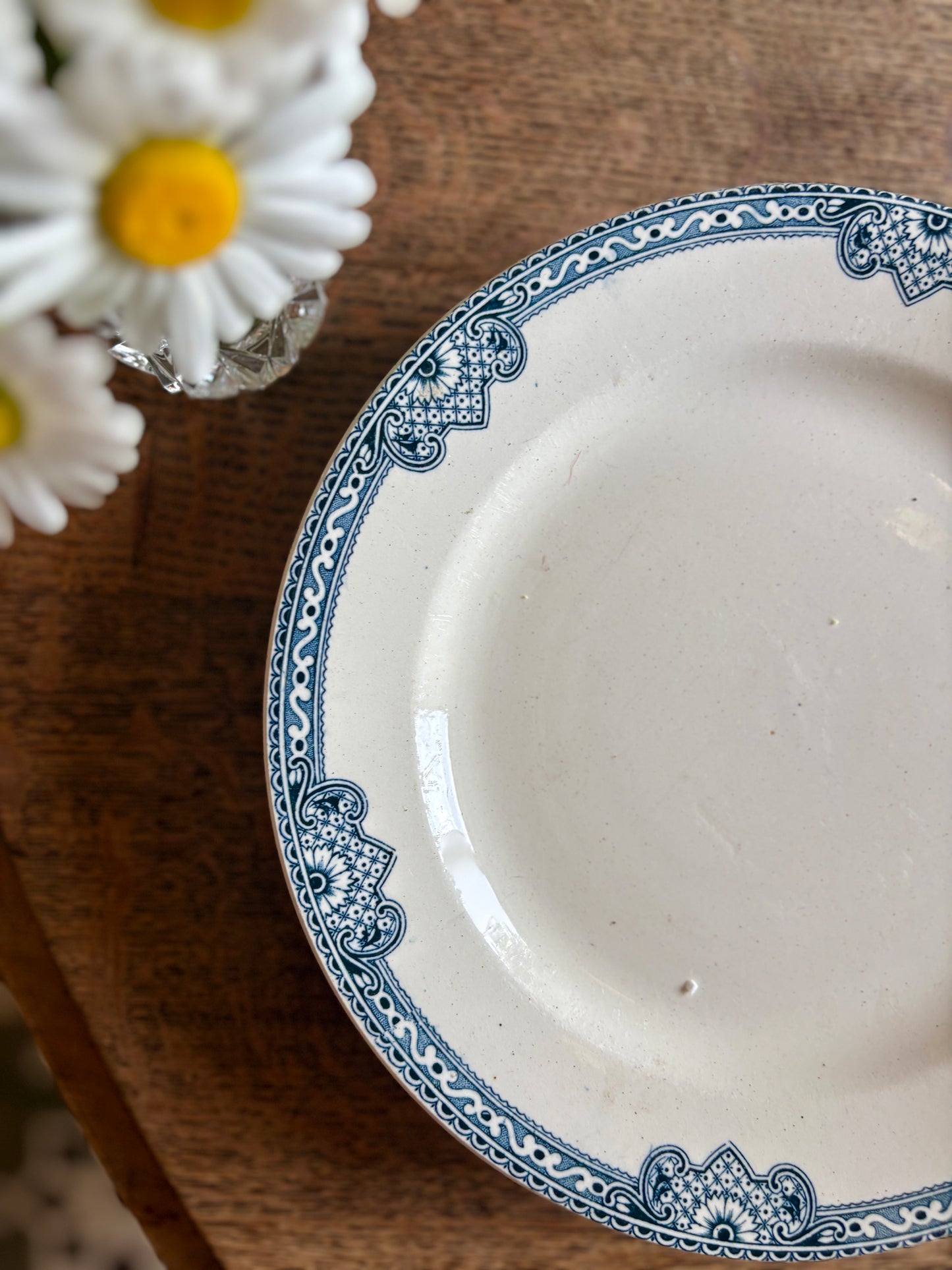 Compotier - assiette à pied en terre de fer modèle Jumièges de Salins