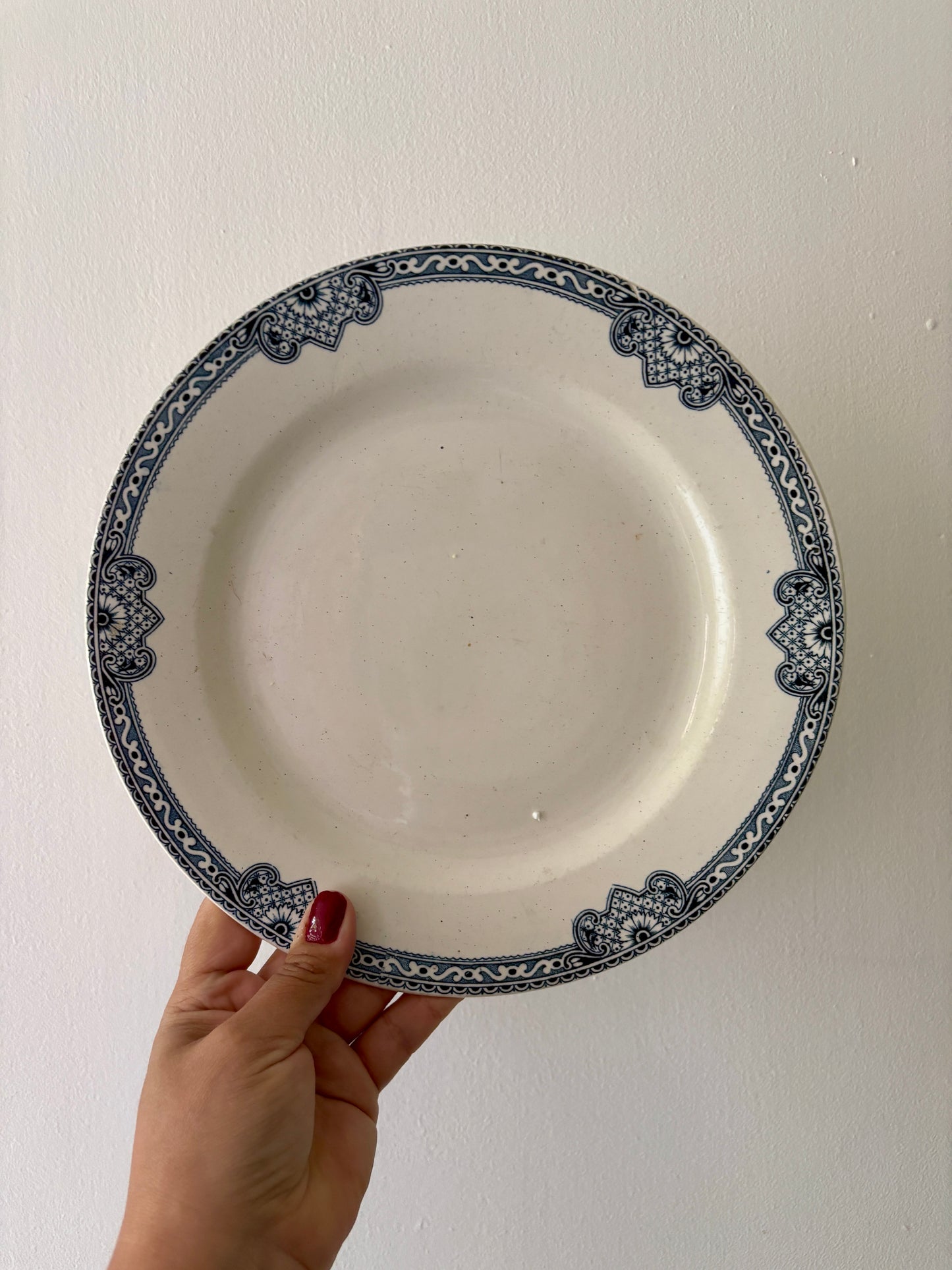 Compotier - assiette à pied en terre de fer modèle Jumièges de Salins