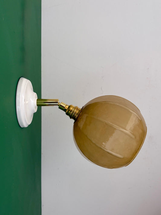 Applique globe vintage en verre jaune