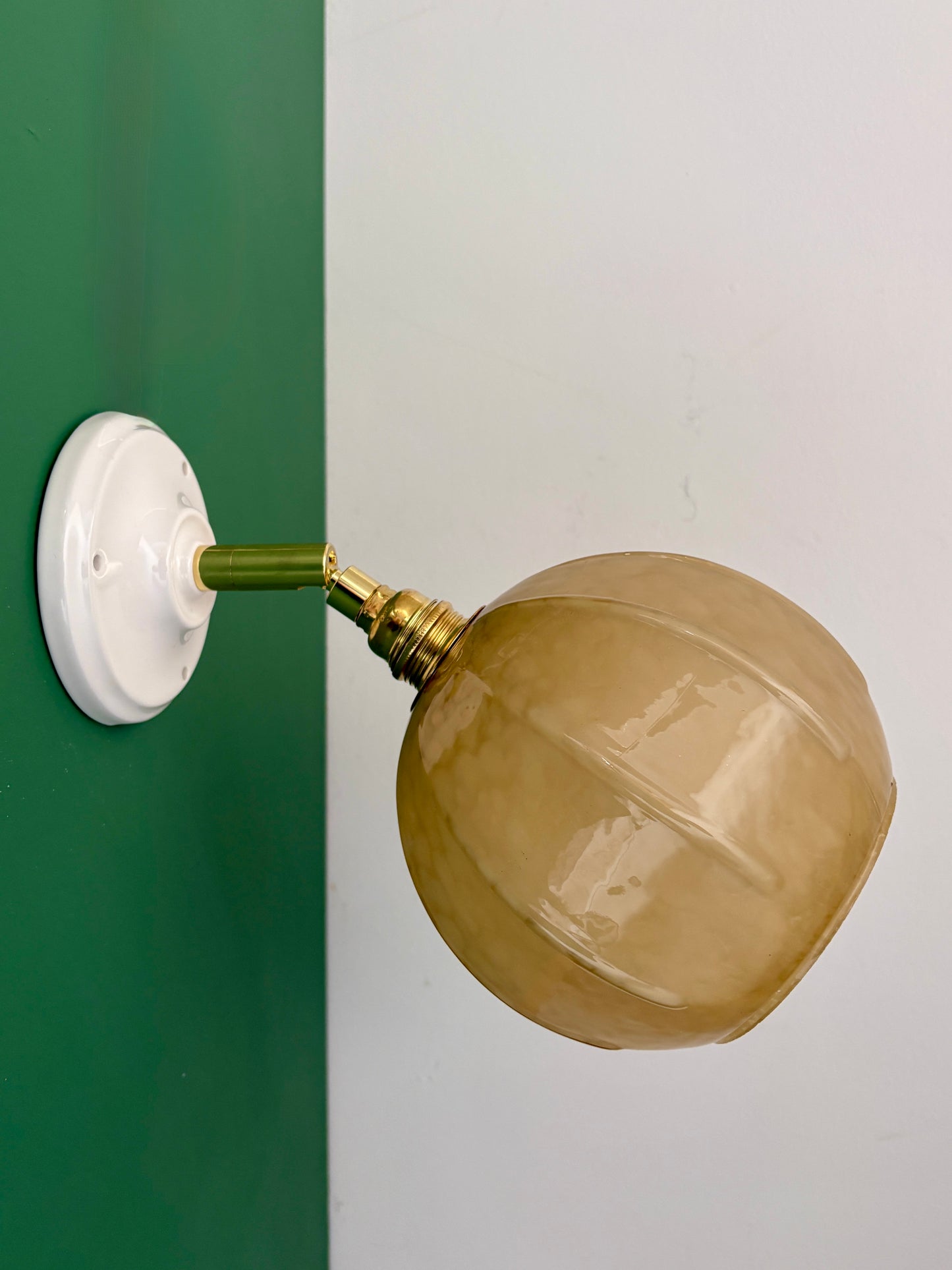 Applique globe vintage en verre jaune
