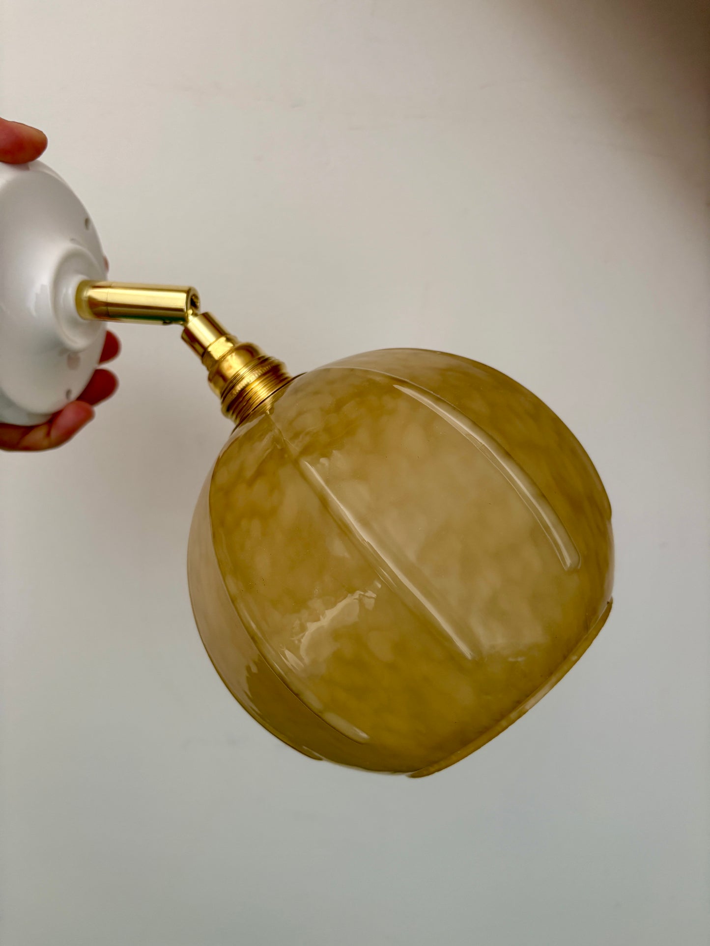 Applique globe vintage en verre jaune
