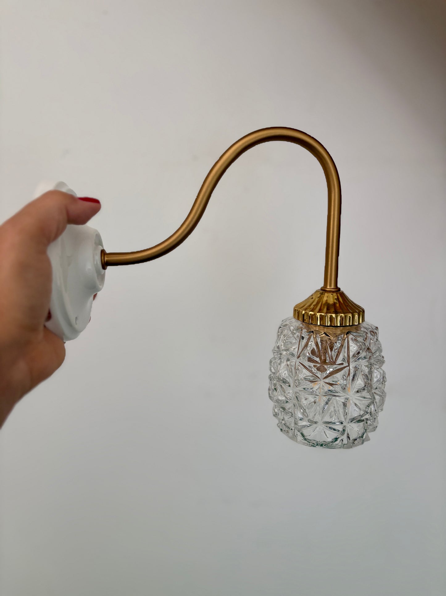 Applique col de cygne tulipe vintage en verre moulé