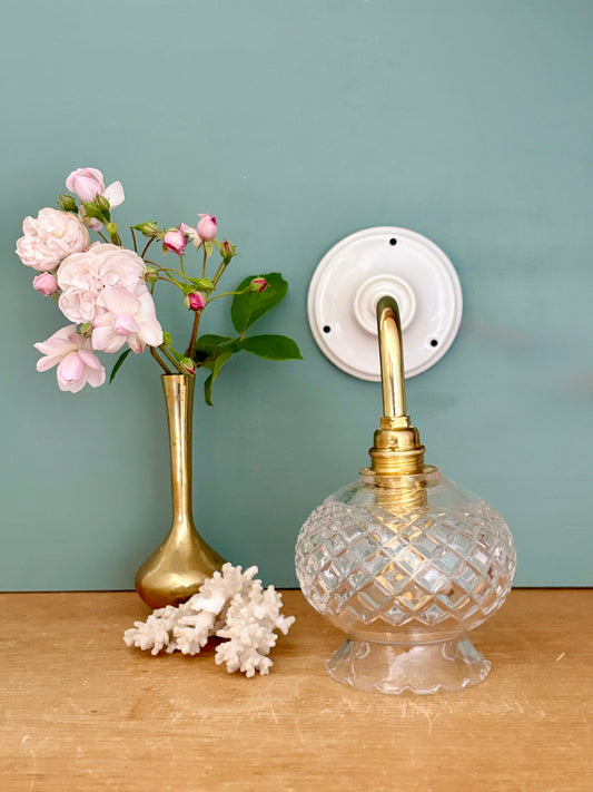 Applique coudée tulipe vintage en verre ciselé