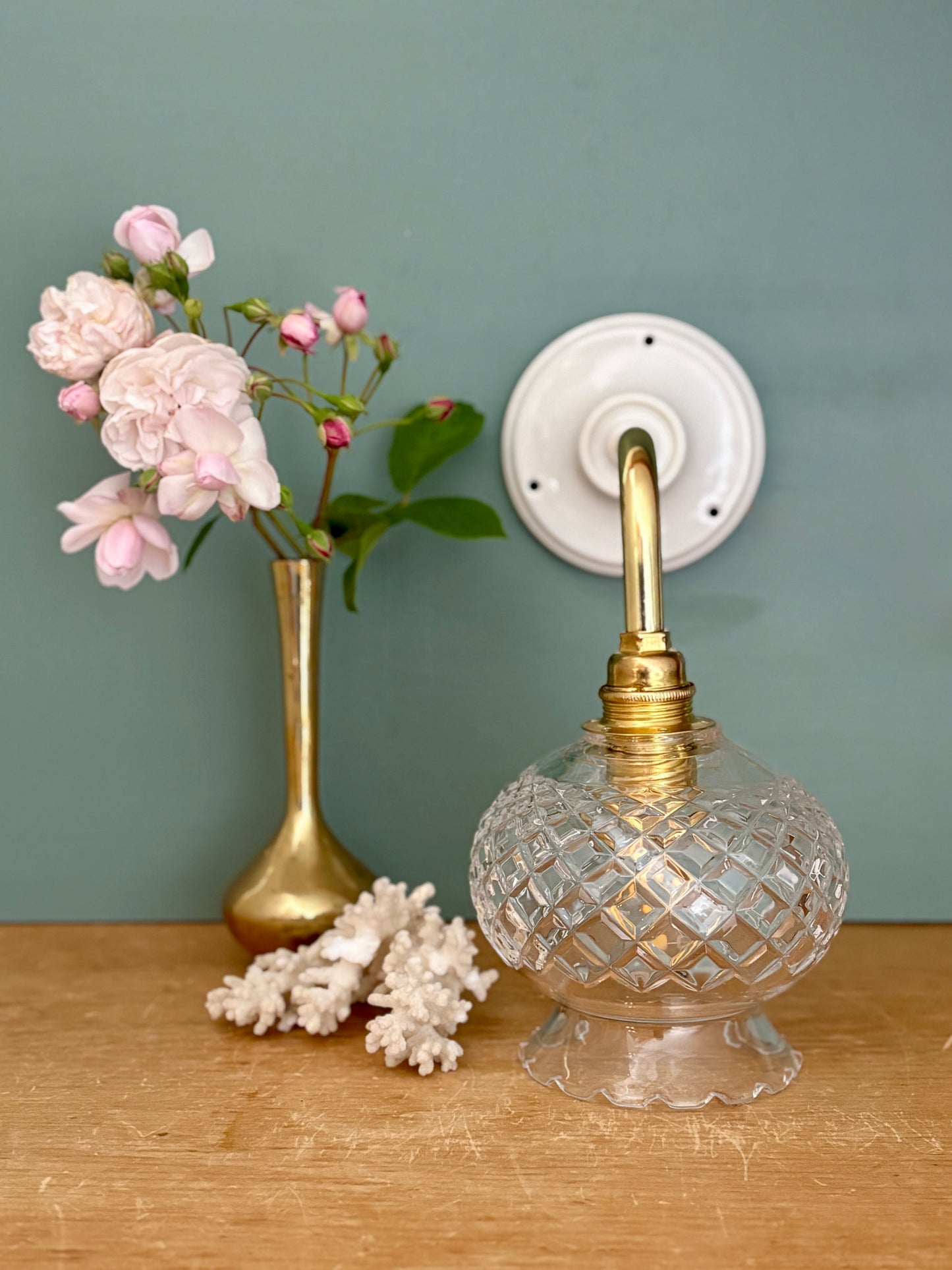 Applique coudée tulipe vintage en verre ciselé