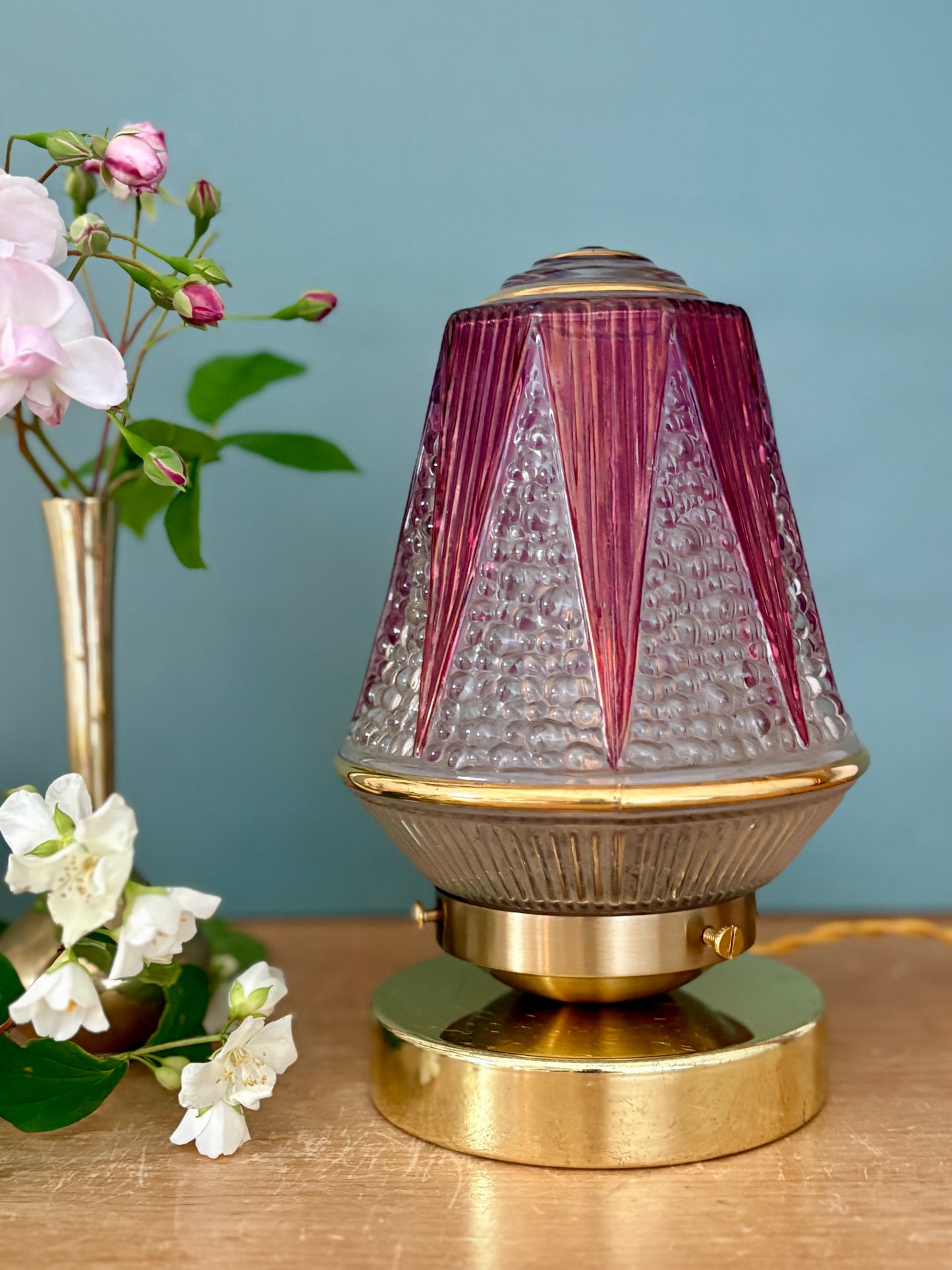 Lampe à poser globe vintage art déco en verre transparent et violet