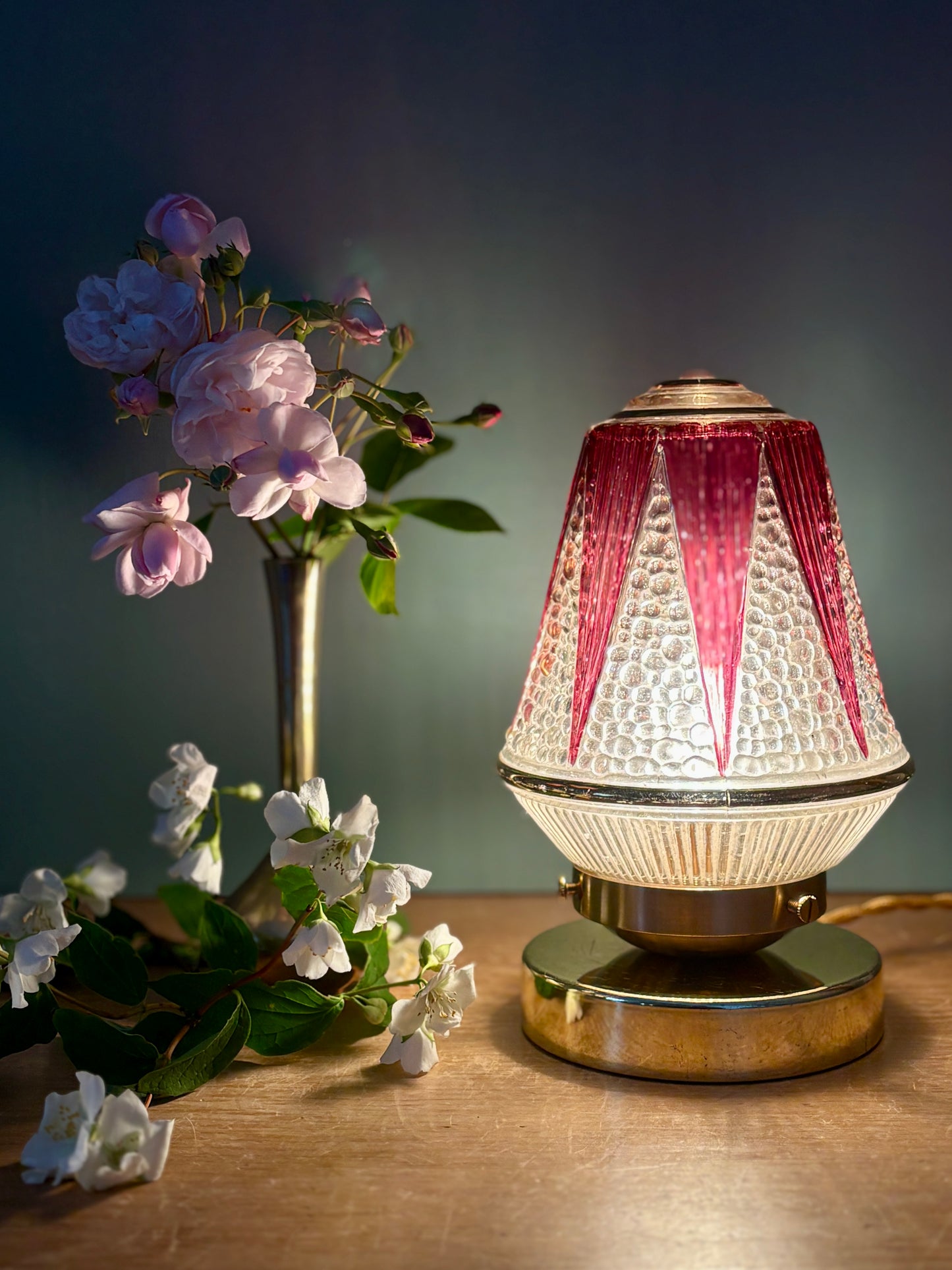 Lampe à poser globe vintage art déco en verre transparent et violet