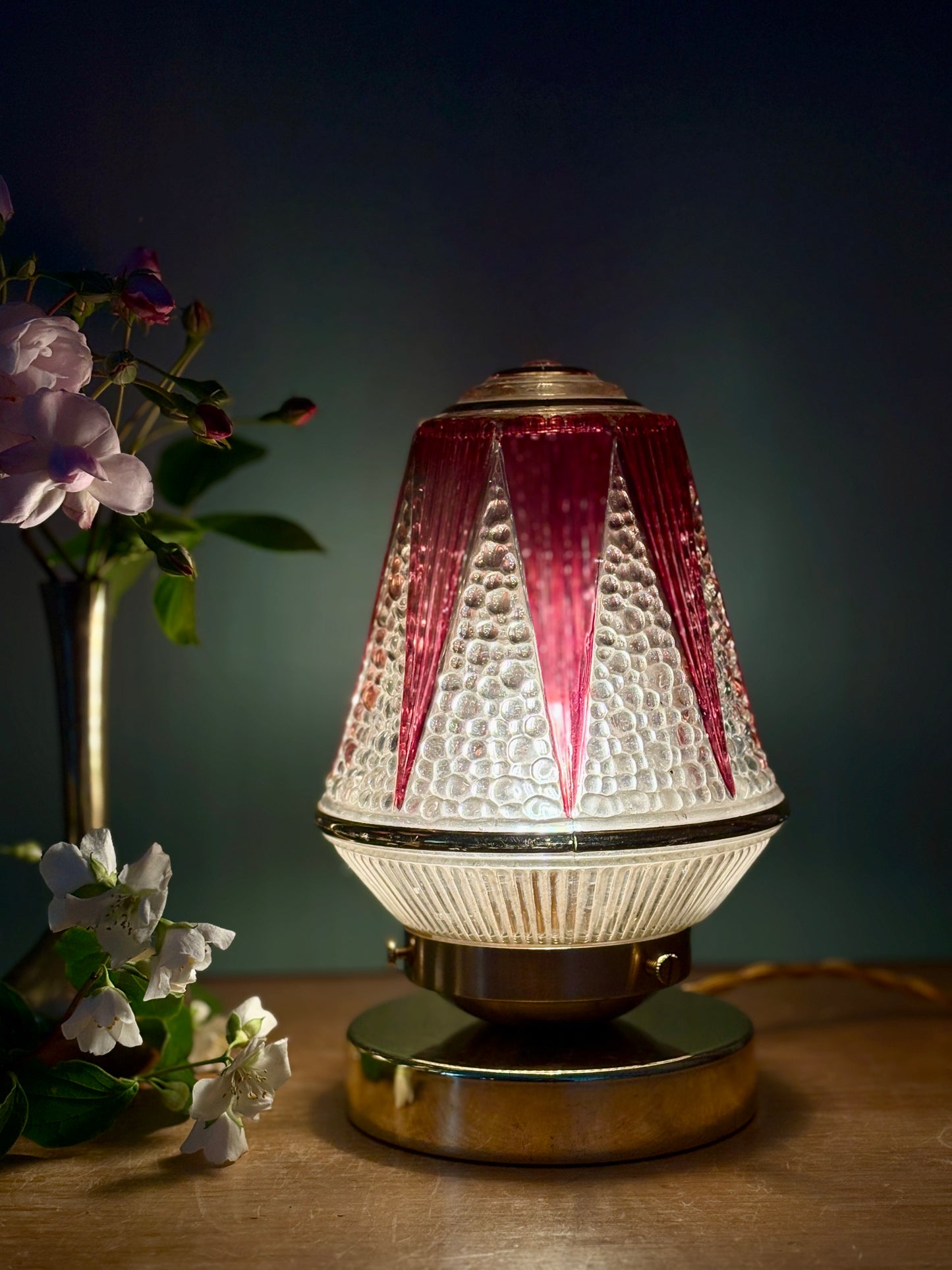 Lampe à poser globe vintage art déco en verre transparent et violet