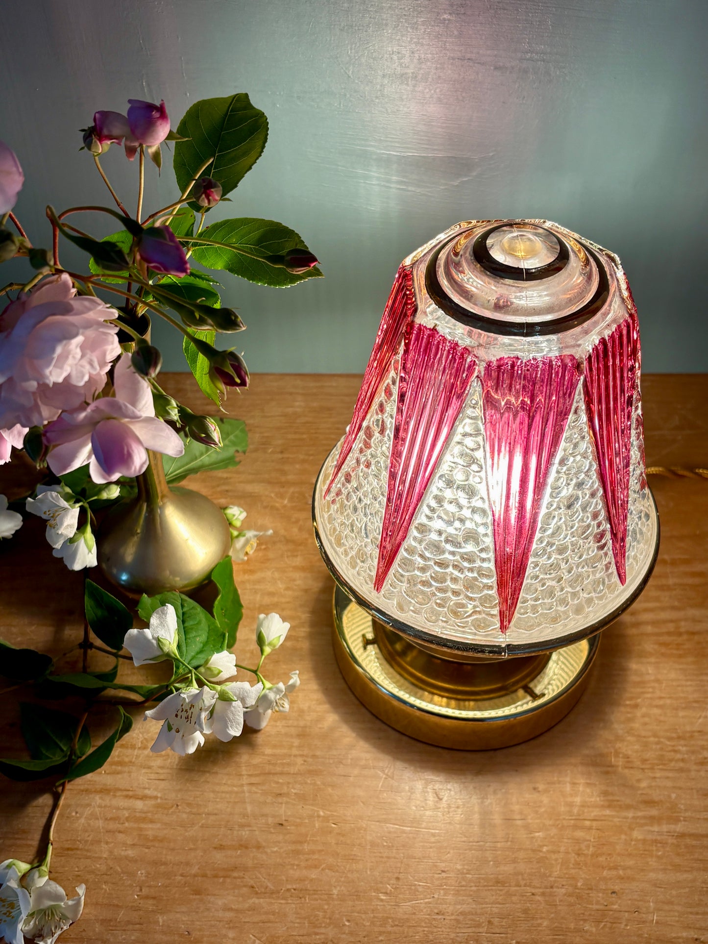 Lampe à poser globe vintage art déco en verre transparent et violet