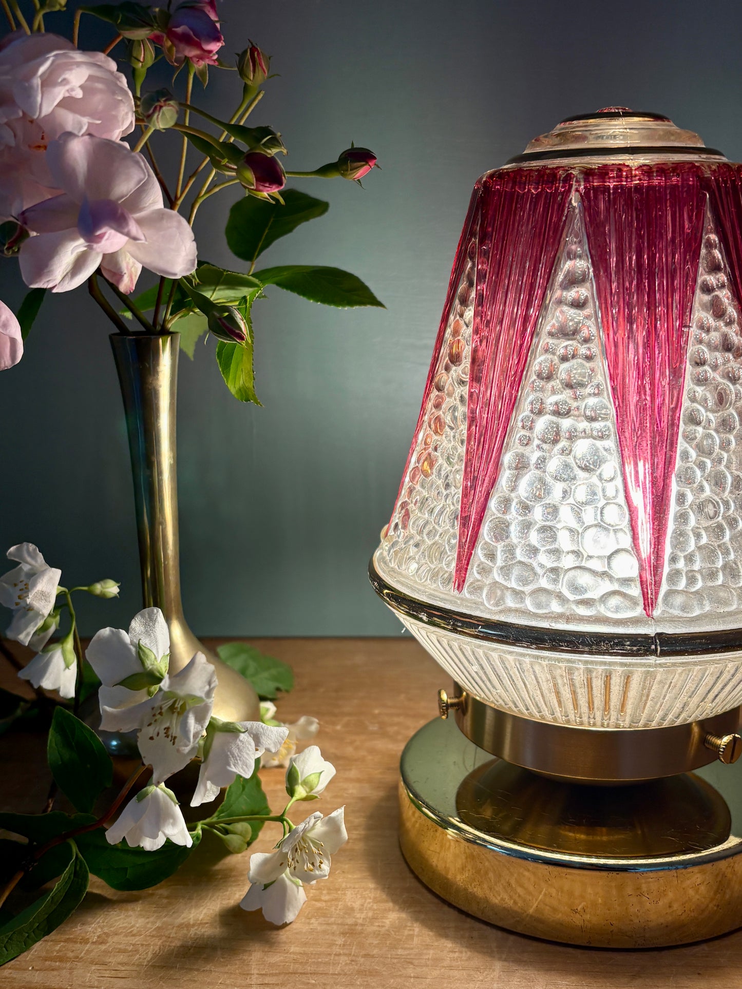 Lampe à poser globe vintage art déco en verre transparent et violet