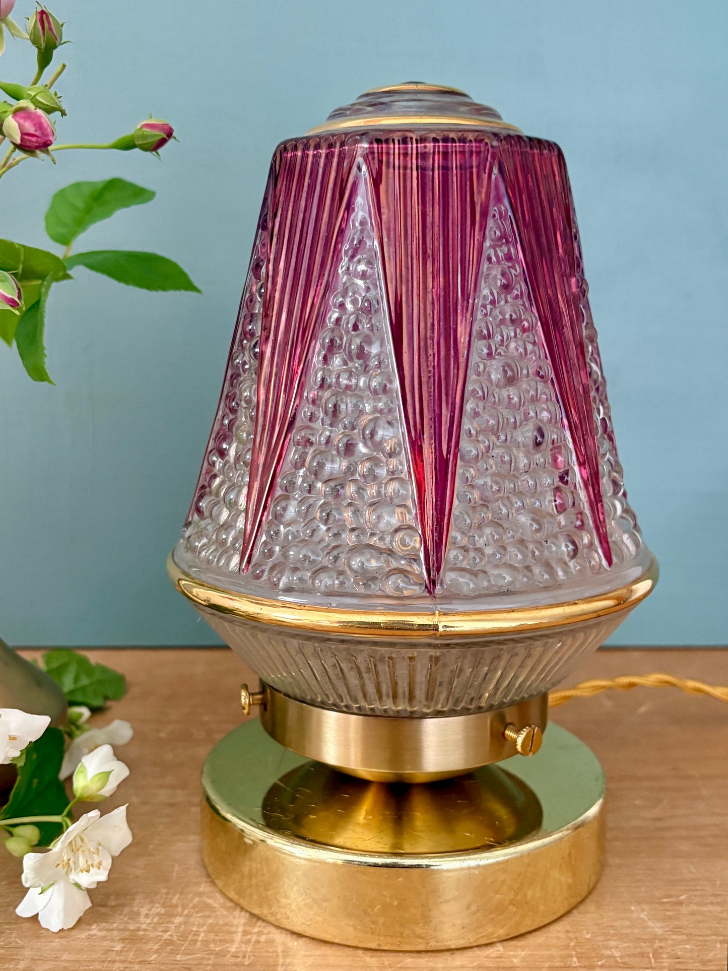 Lampe à poser globe vintage art déco en verre transparent et violet