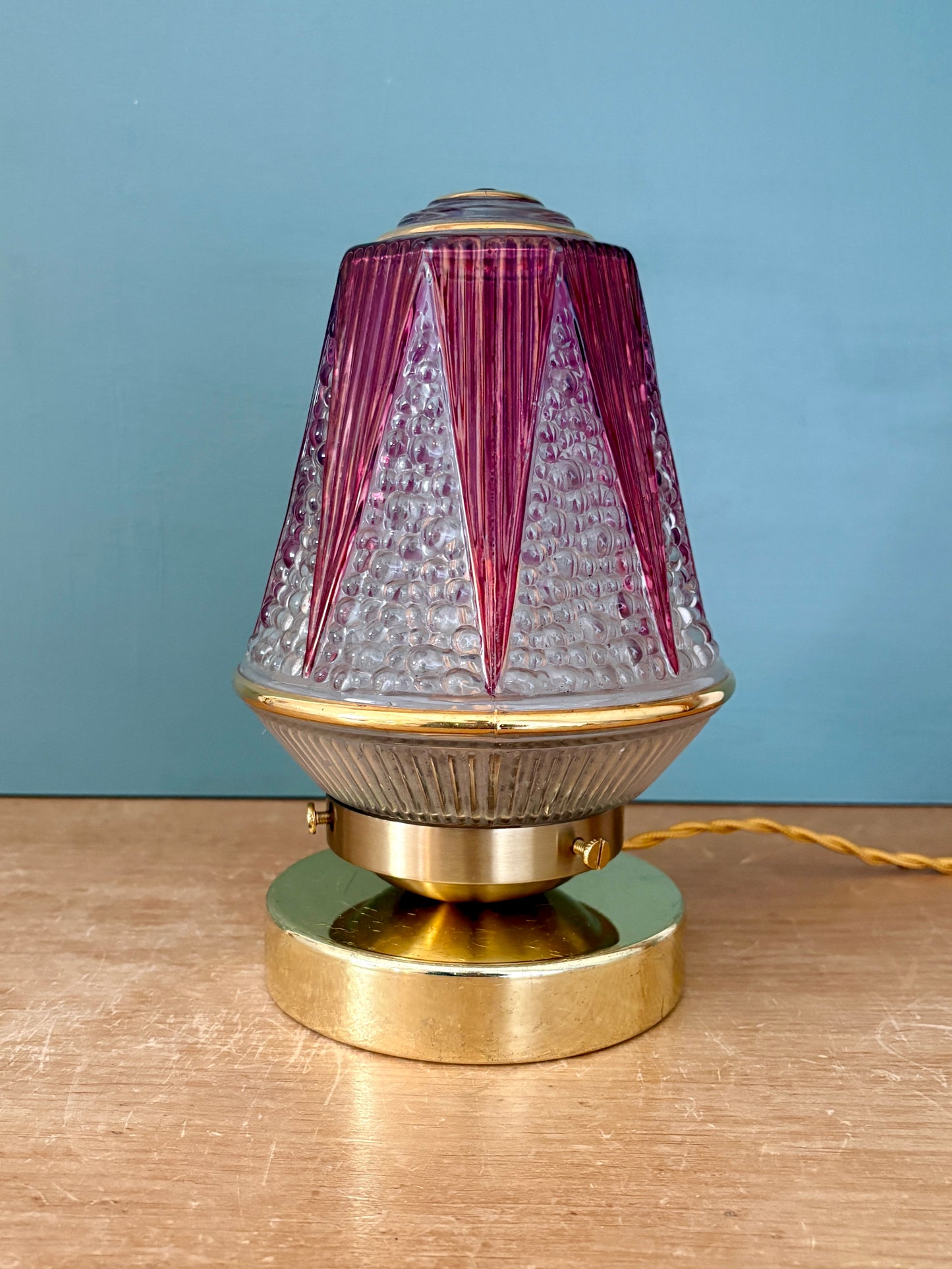 Lampe à poser globe vintage art déco en verre transparent et violet